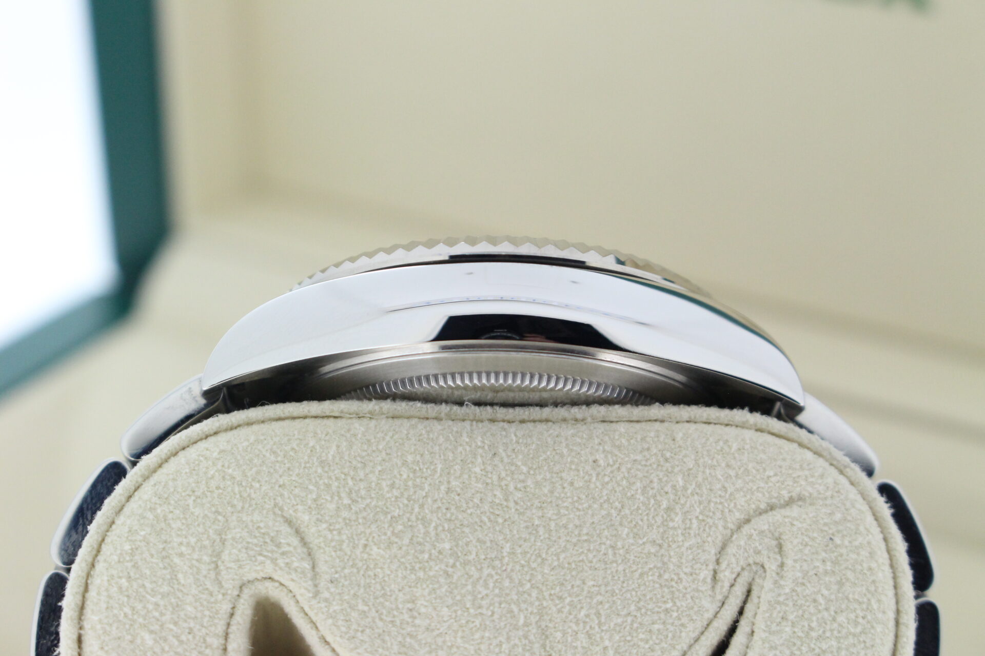 Rolex Sky-dweller 336934 Green Dial case