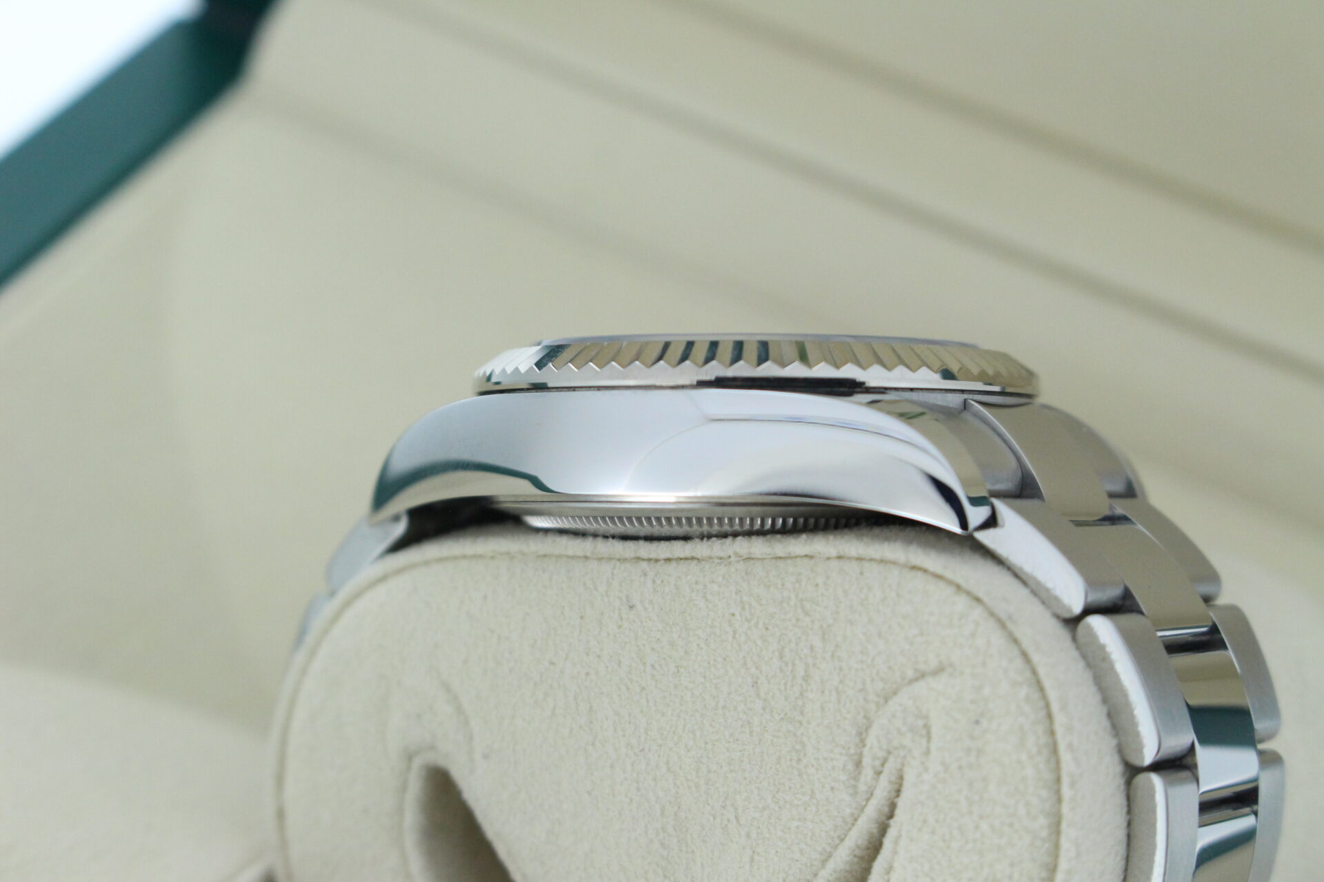 Rolex Sky-dweller 336934 Green Dial case