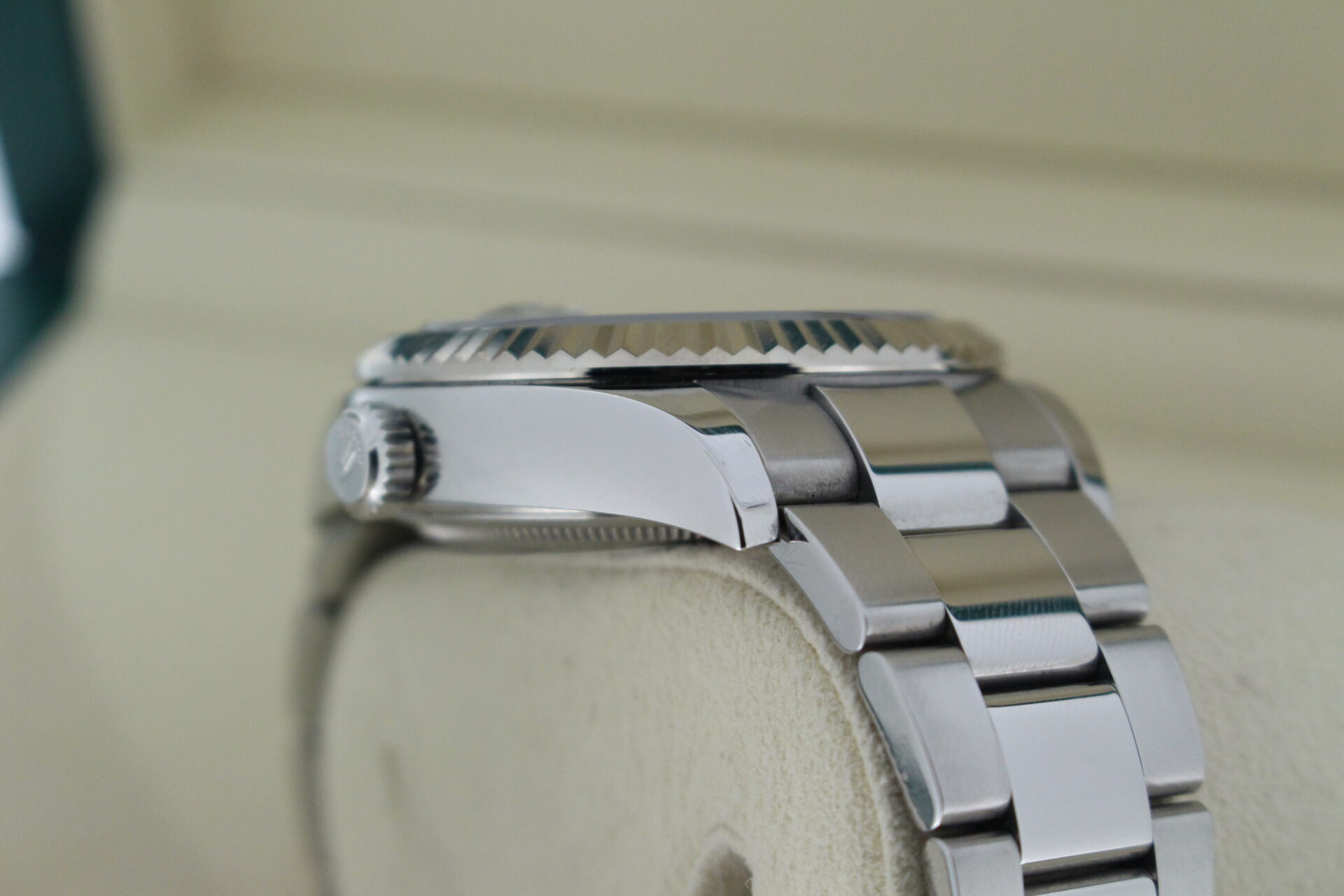 Rolex Sky-dweller 336934 Green Dial angle of the crown