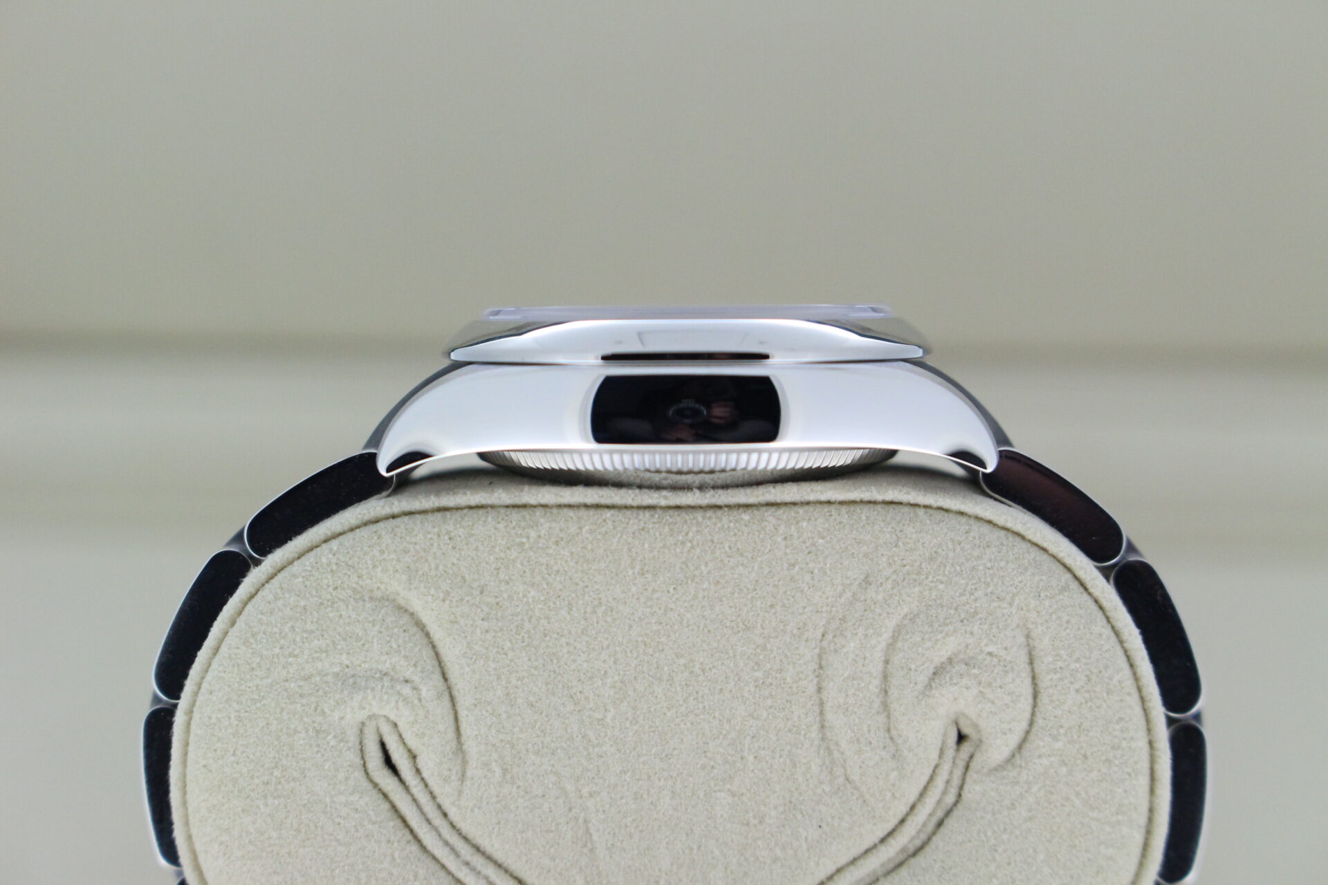 Rolex Oyster Perpetual Candy Pink Dial 277200 case