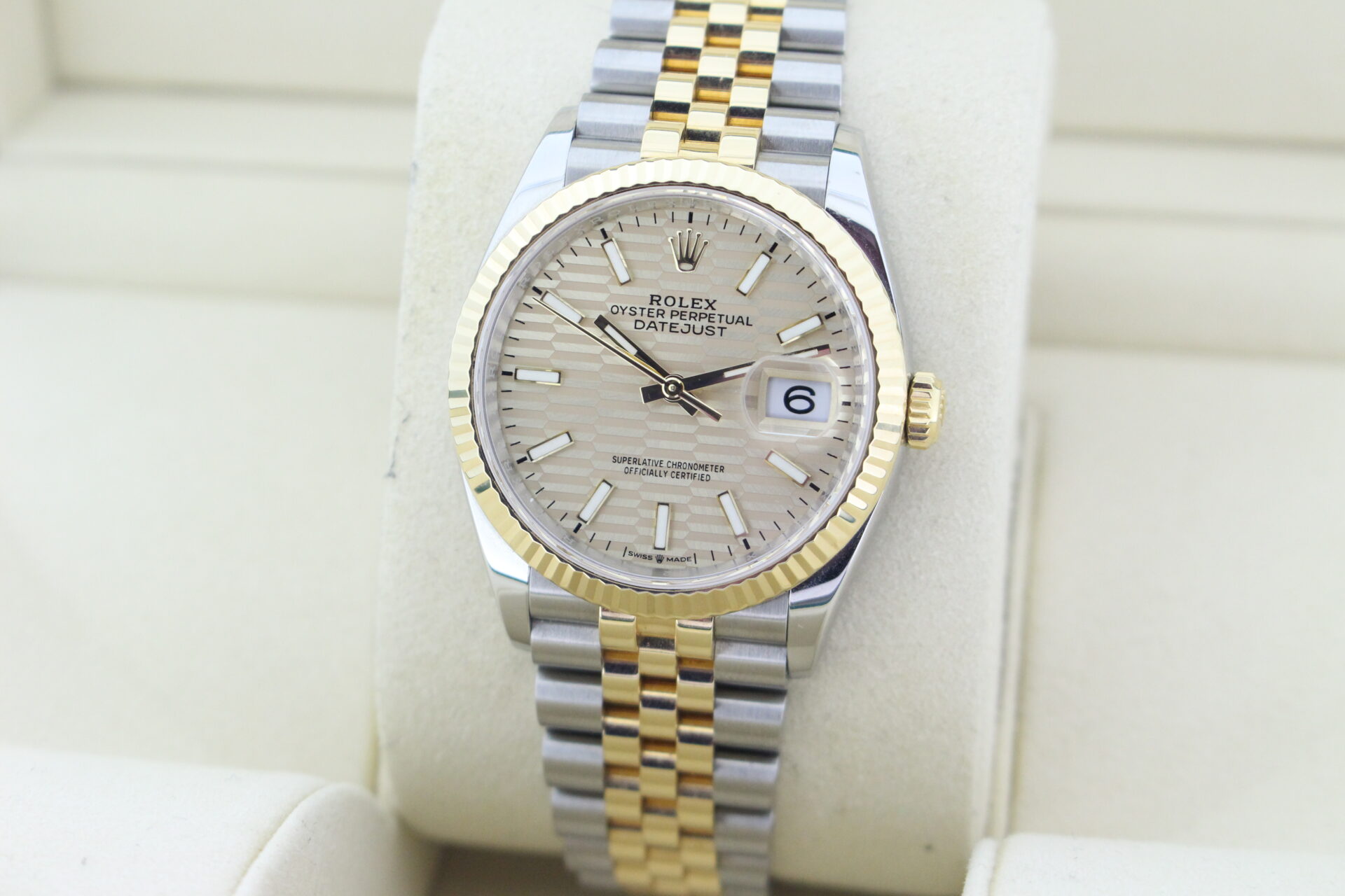 Rolex Datejust 36 Motif 126233 facing towards the left to show the right angle