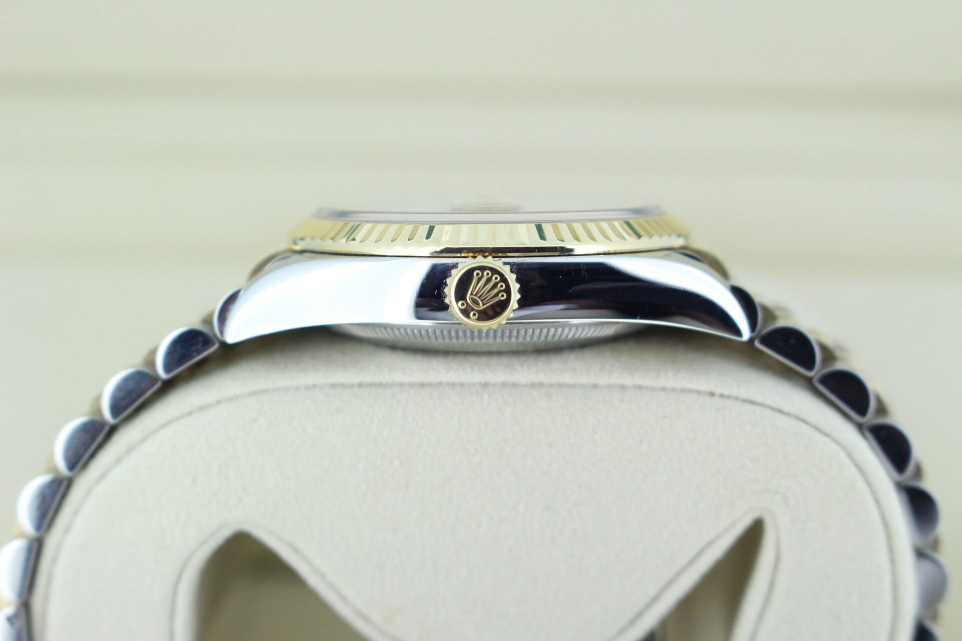 Rolex Datejust 36 Motif 126233 crown