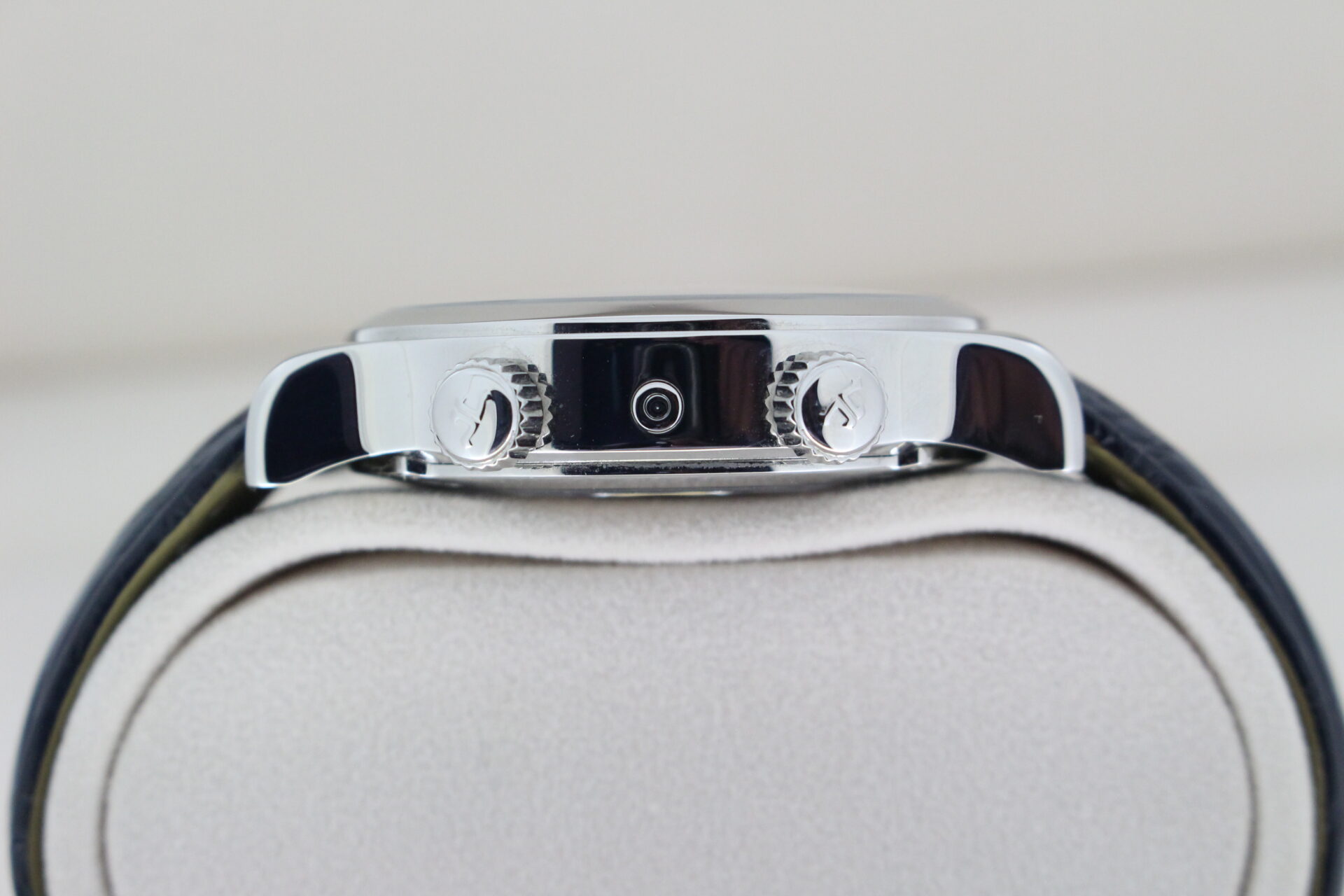 Jaeger-LeCoultre Master Geographic World Timer crowns