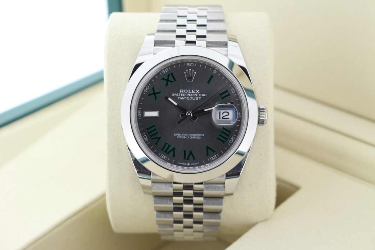 Rolex Datejust 41 Wimbledon 126300 turned in it's box