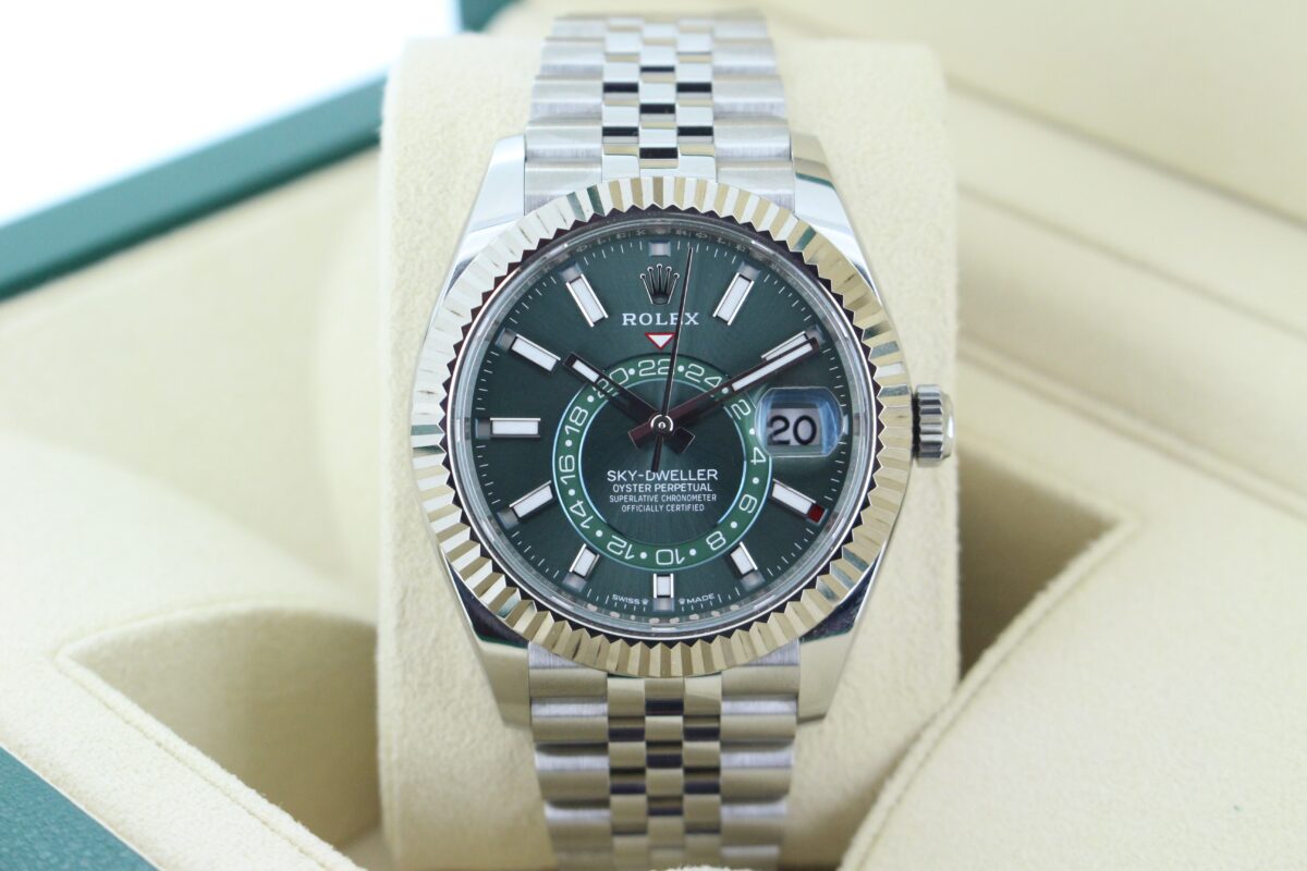 Rolex Sky-Dweller 336934 Green Dial in it's box turned