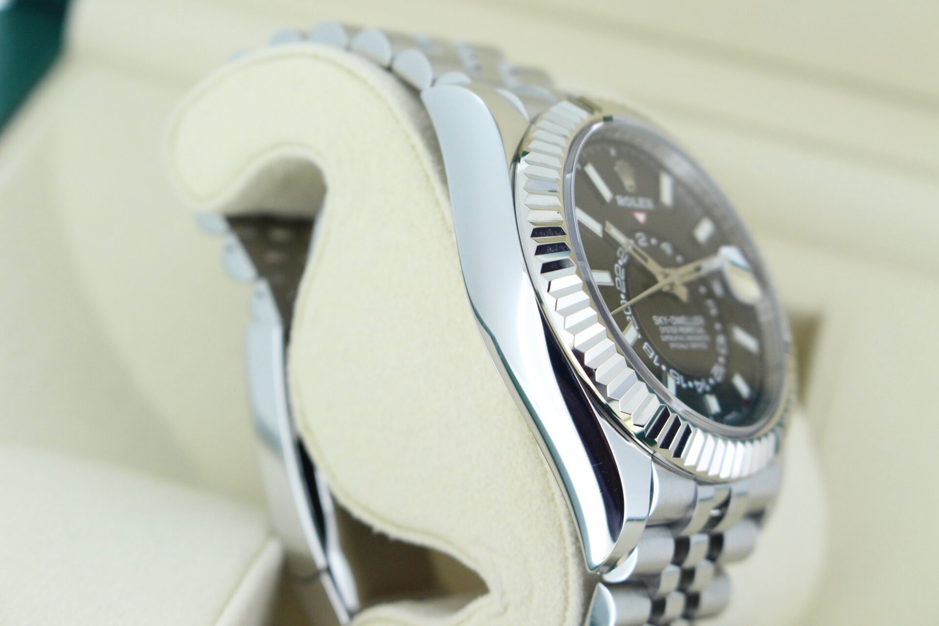 Rolex Sky Dweller Case Side