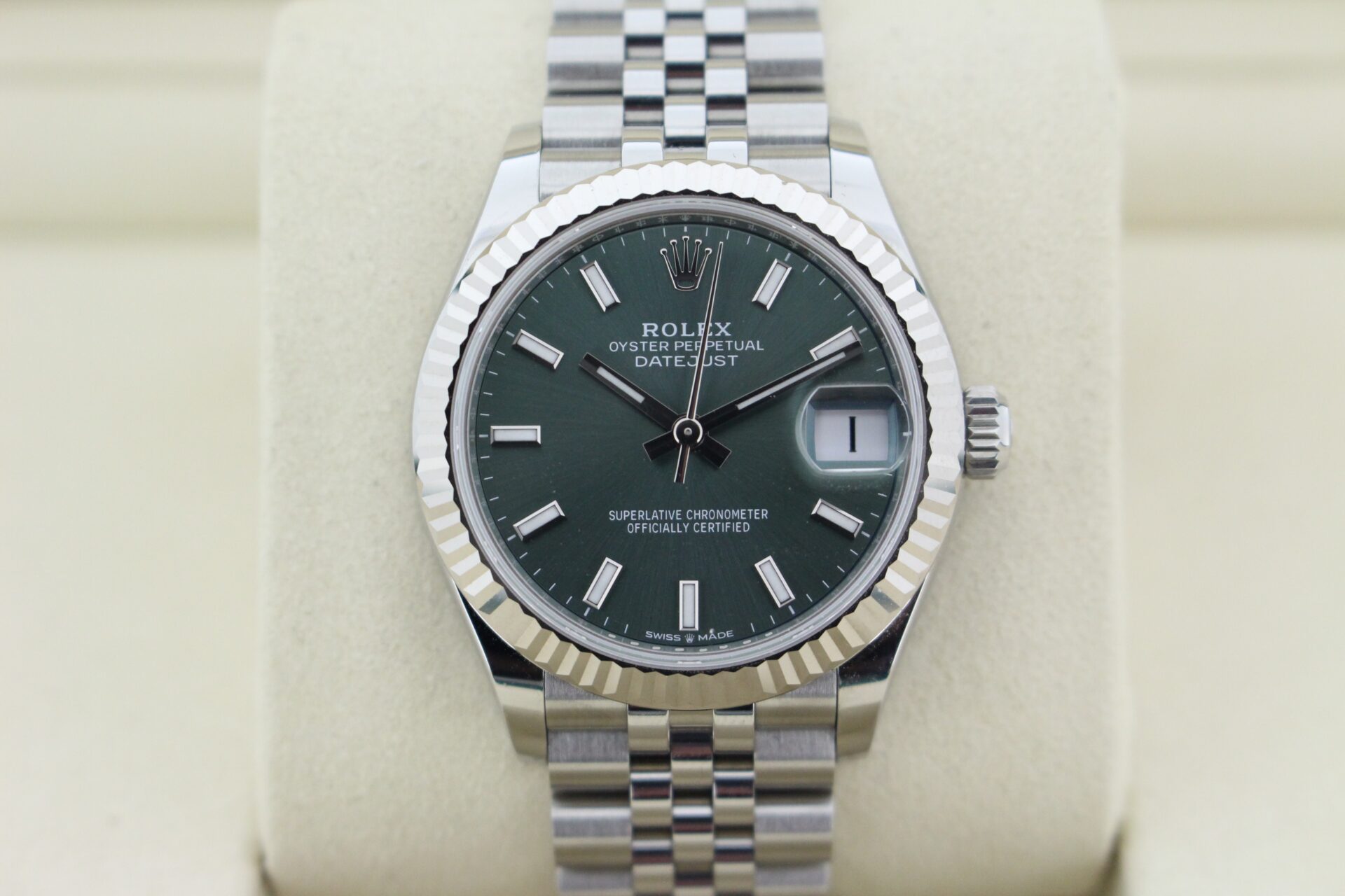 Close up of the mint green dial