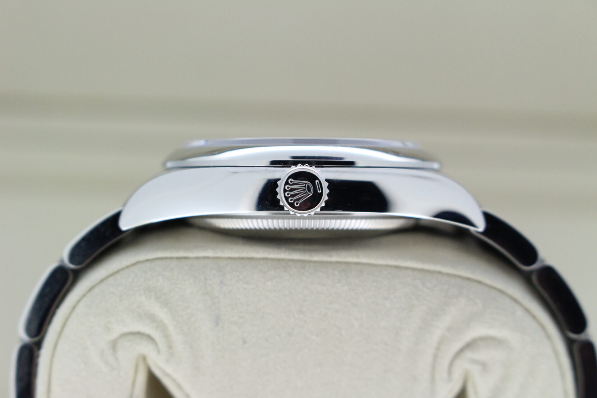 Rolex Oyster Perpetual 36 Tiffany 126000 crown