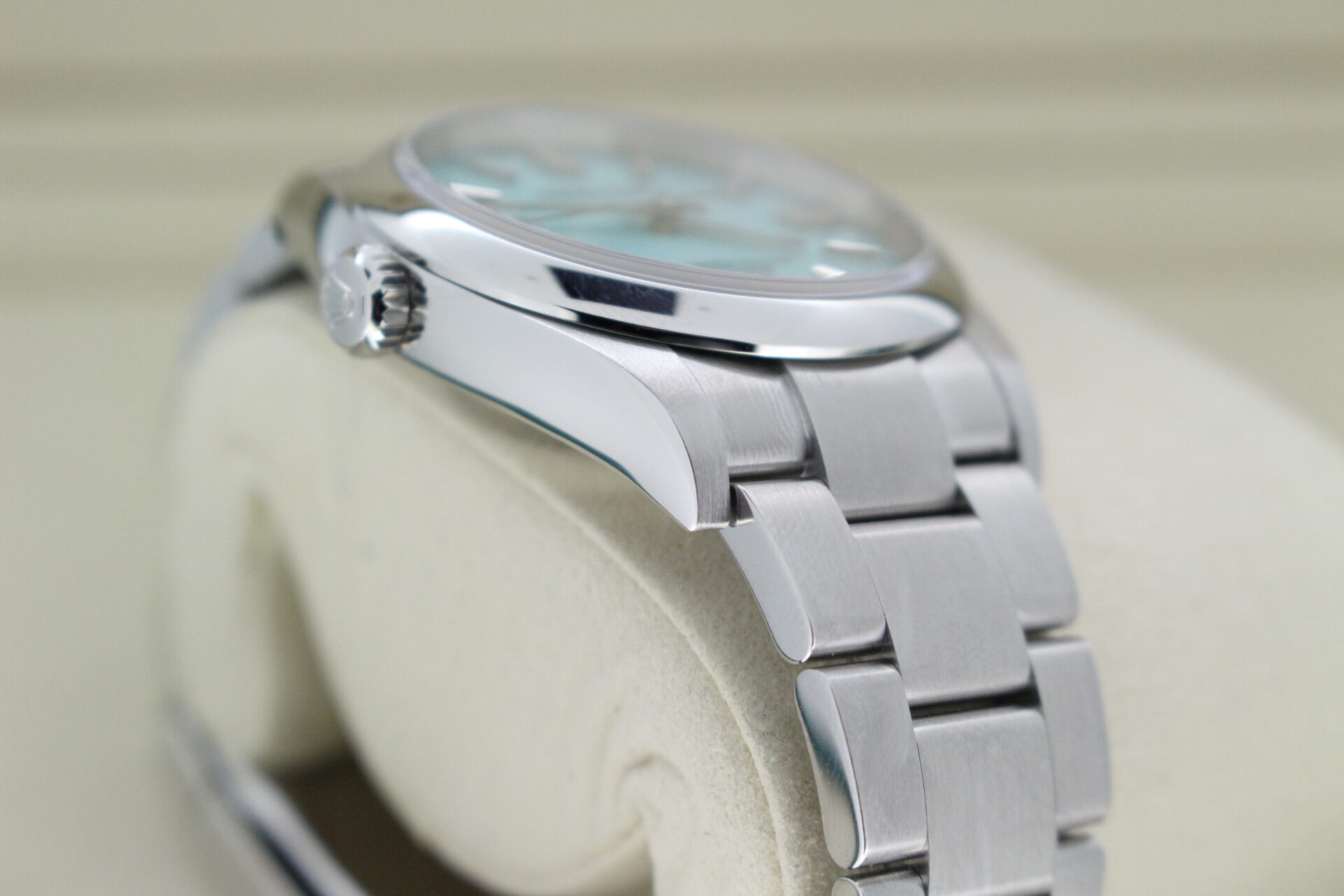 Rolex Oyster Perpetual 36 Tiffany 126000 angle of crown