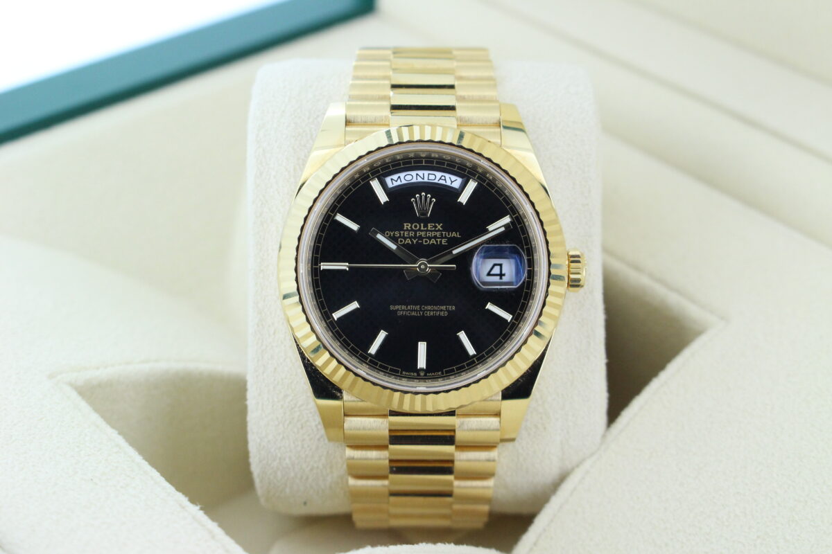 Rolex Day-Date 40 Black Motif 228235 turned in it's box