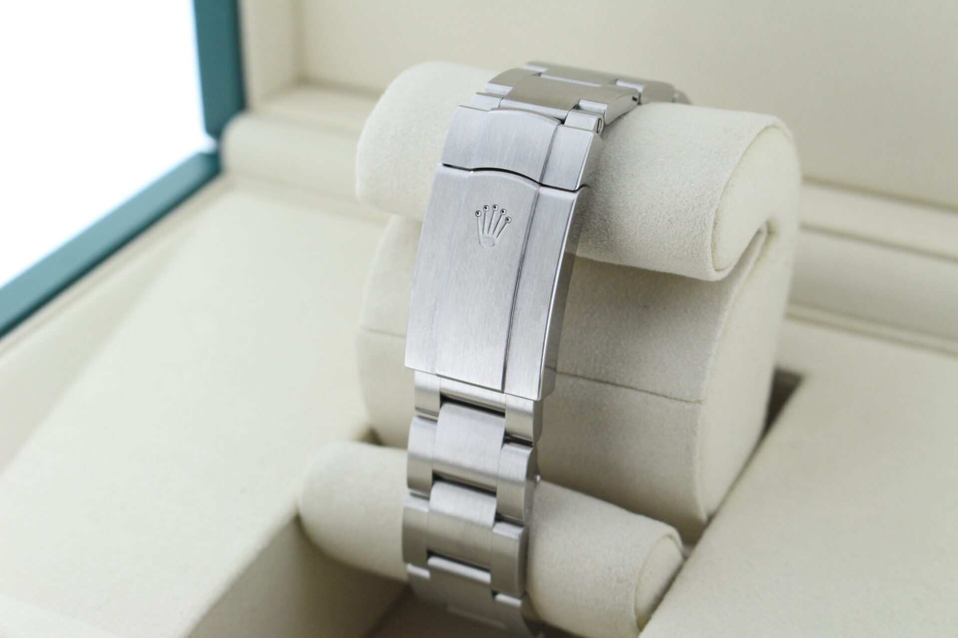 Rolex Oyster Perpetual 41mm Beige 134300 clasp