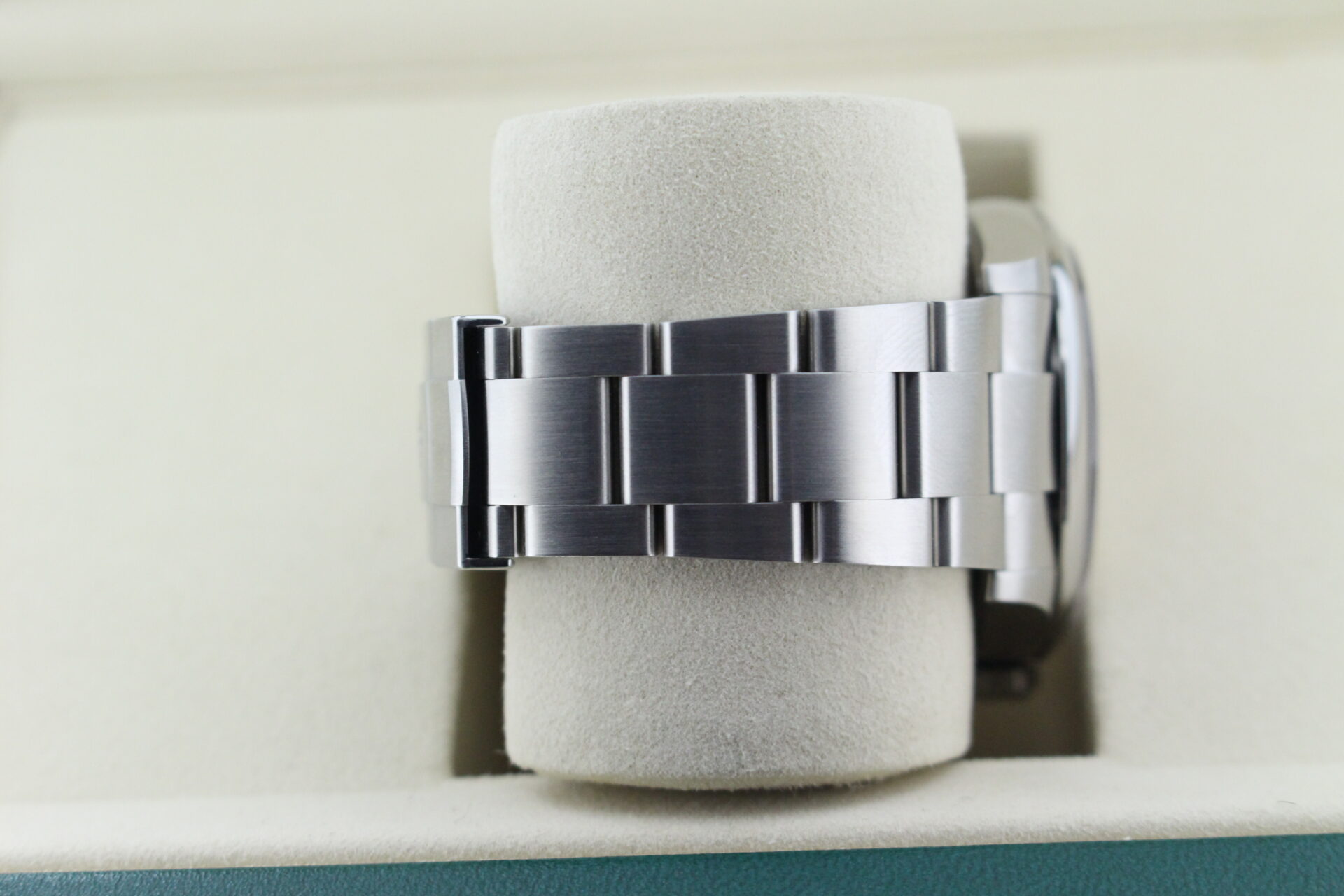 Rolex Oyster Perpetual 41mm Beige 134300 Oyster bracelet