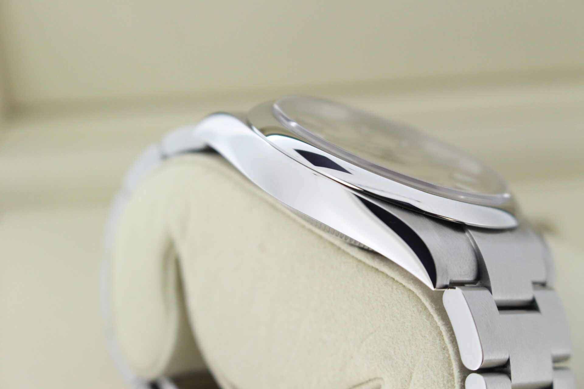 Rolex Oyster Perpetual 41mm Beige 134300 case