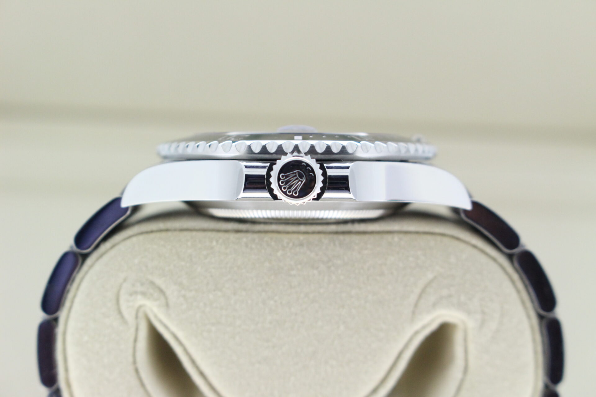 Rolex submariner crown and case side