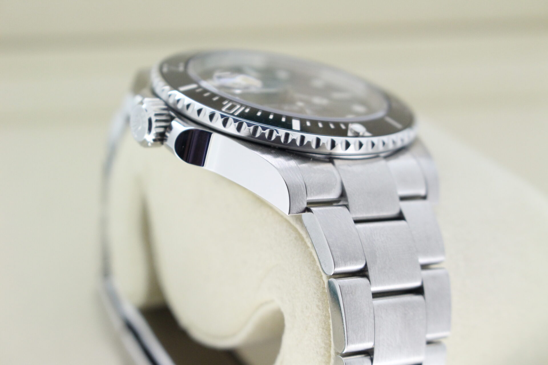 Rolex submariner Shoulders
