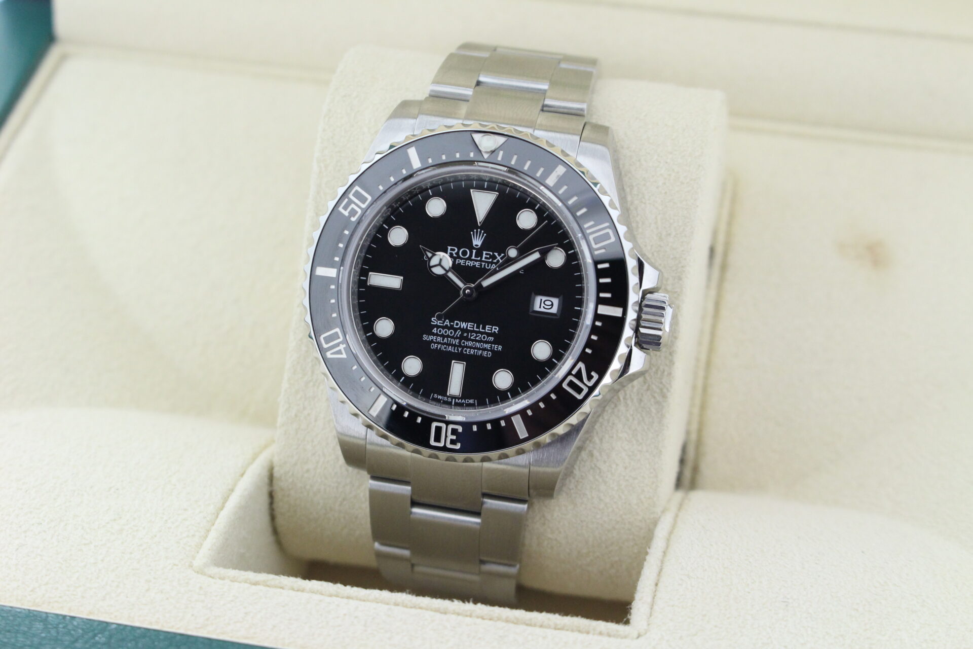 Rolex Sea-Dweller 116600 facing towards the left to show the right angle