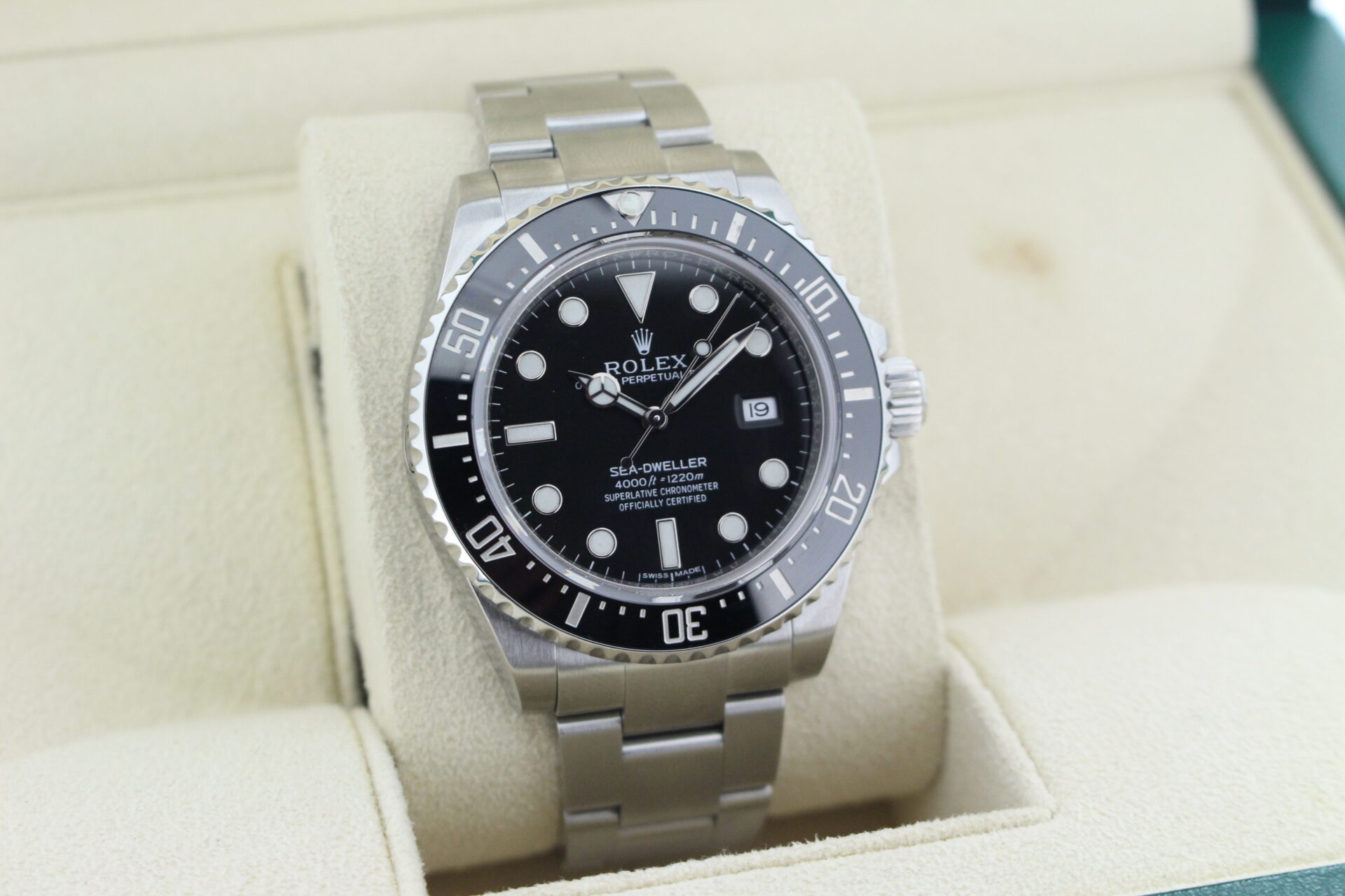 Rolex Sea-Dweller 116600 facing towards the right to show the left angle