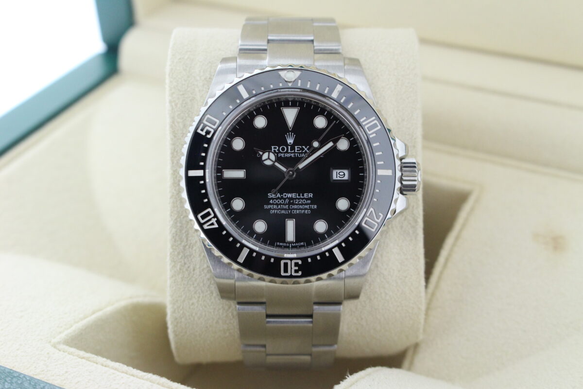Rolex Sea-Dweller 116600 turned in it's box