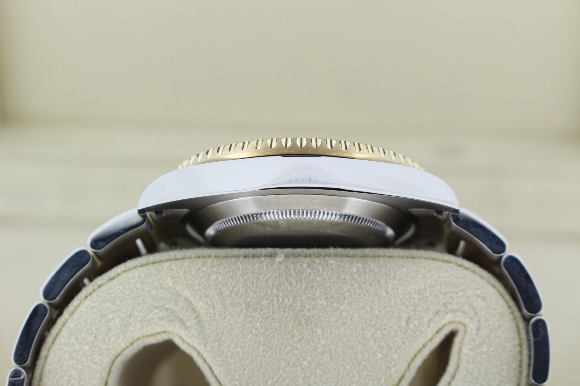 Rolex submariner case side