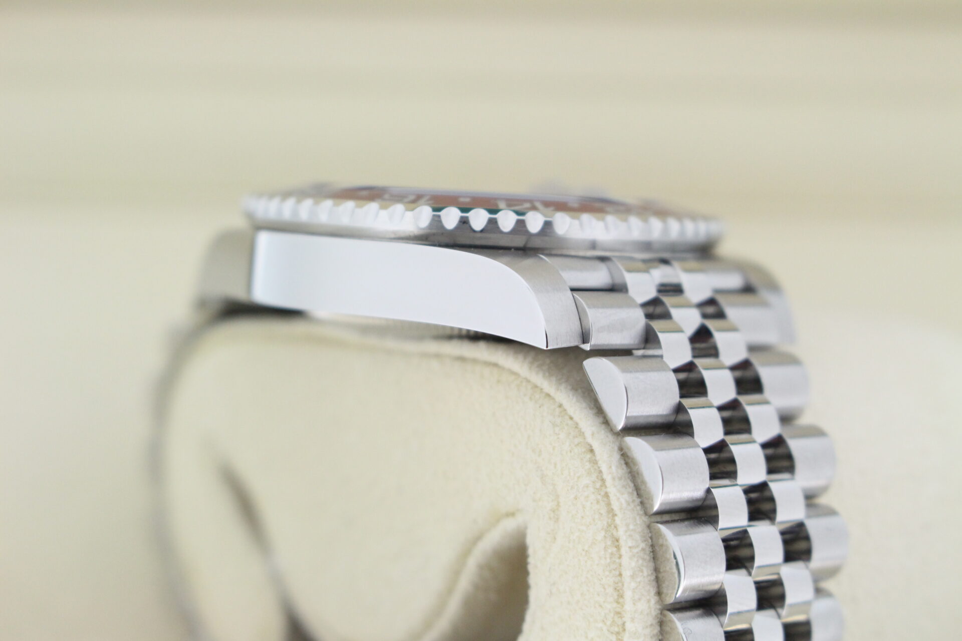 Rolex GMT Master II Pepsi 1261710BLRO angle of case