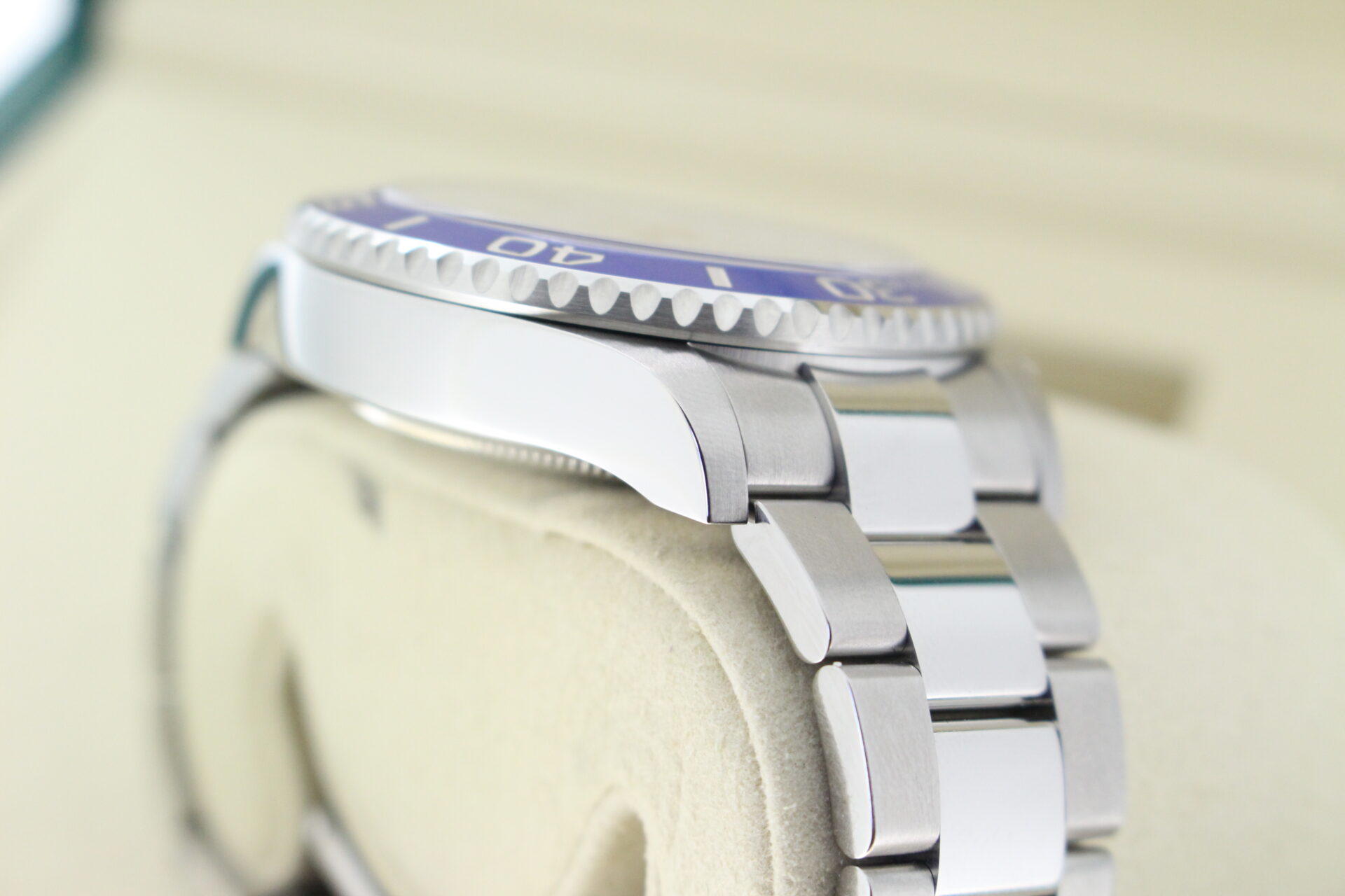 Rolex Yacht-master II 126680 angle of case