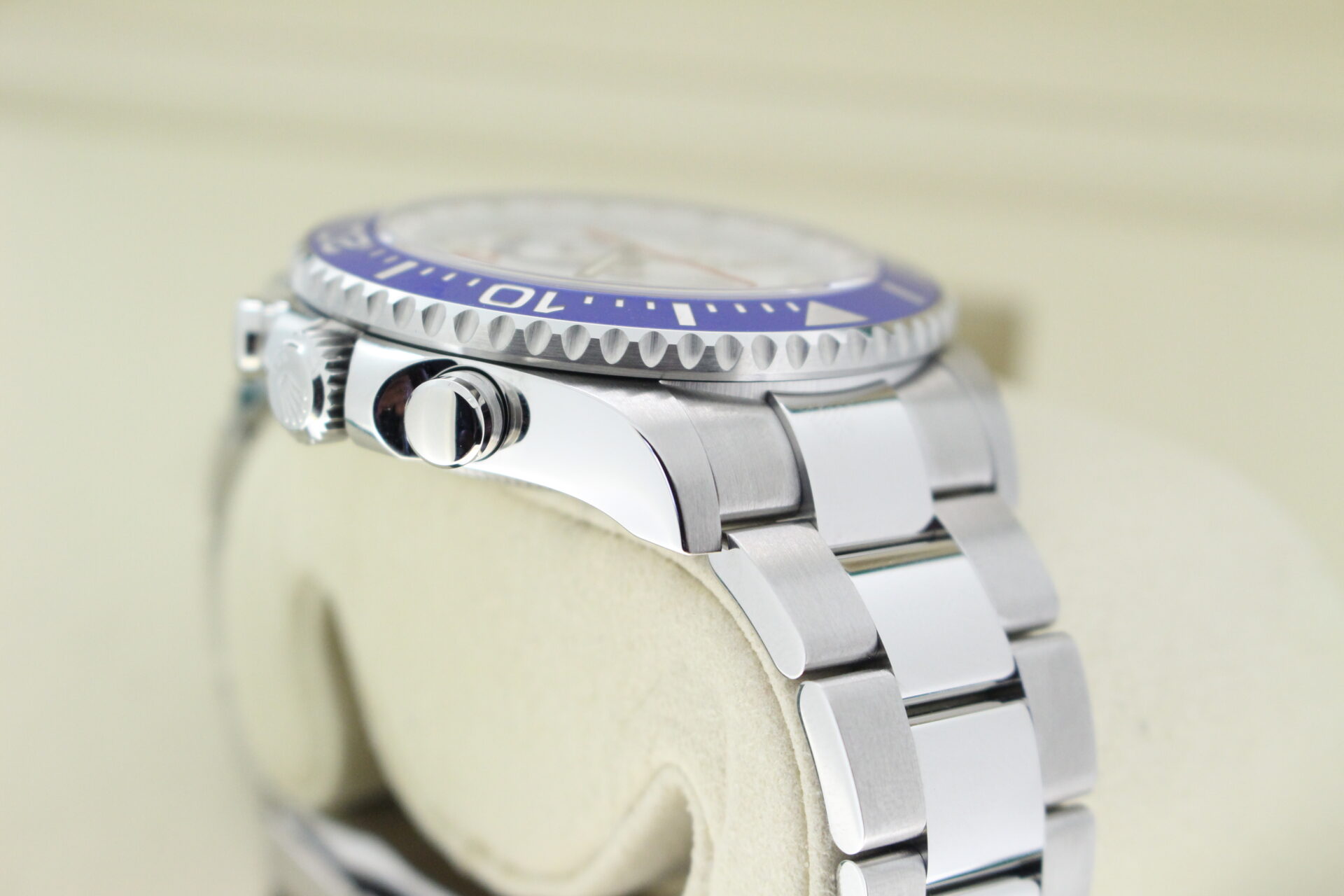 Rolex Yacht-master II 126680 angle of crown