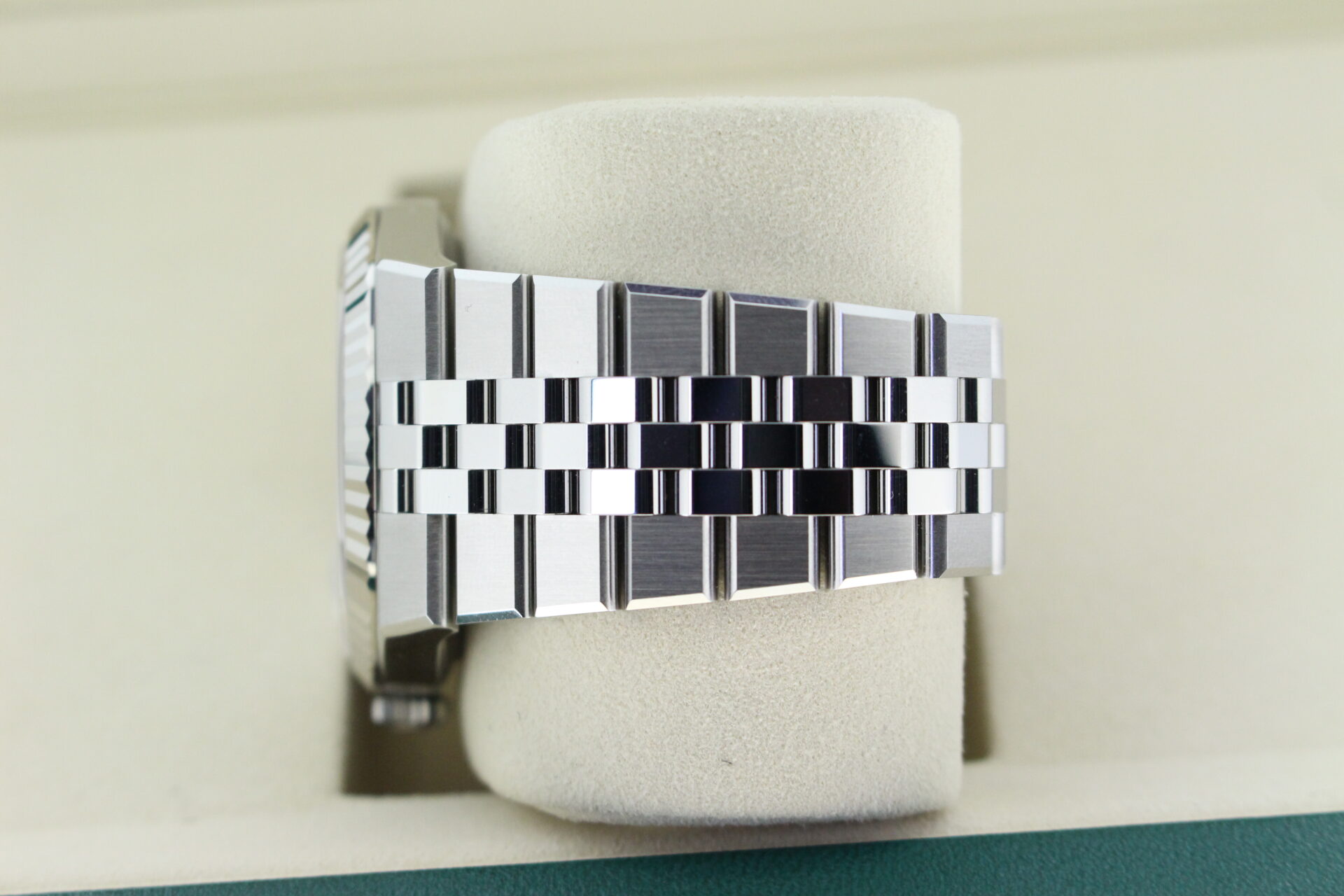 Rolex Land Dweller 40mm 127334 - Image 9