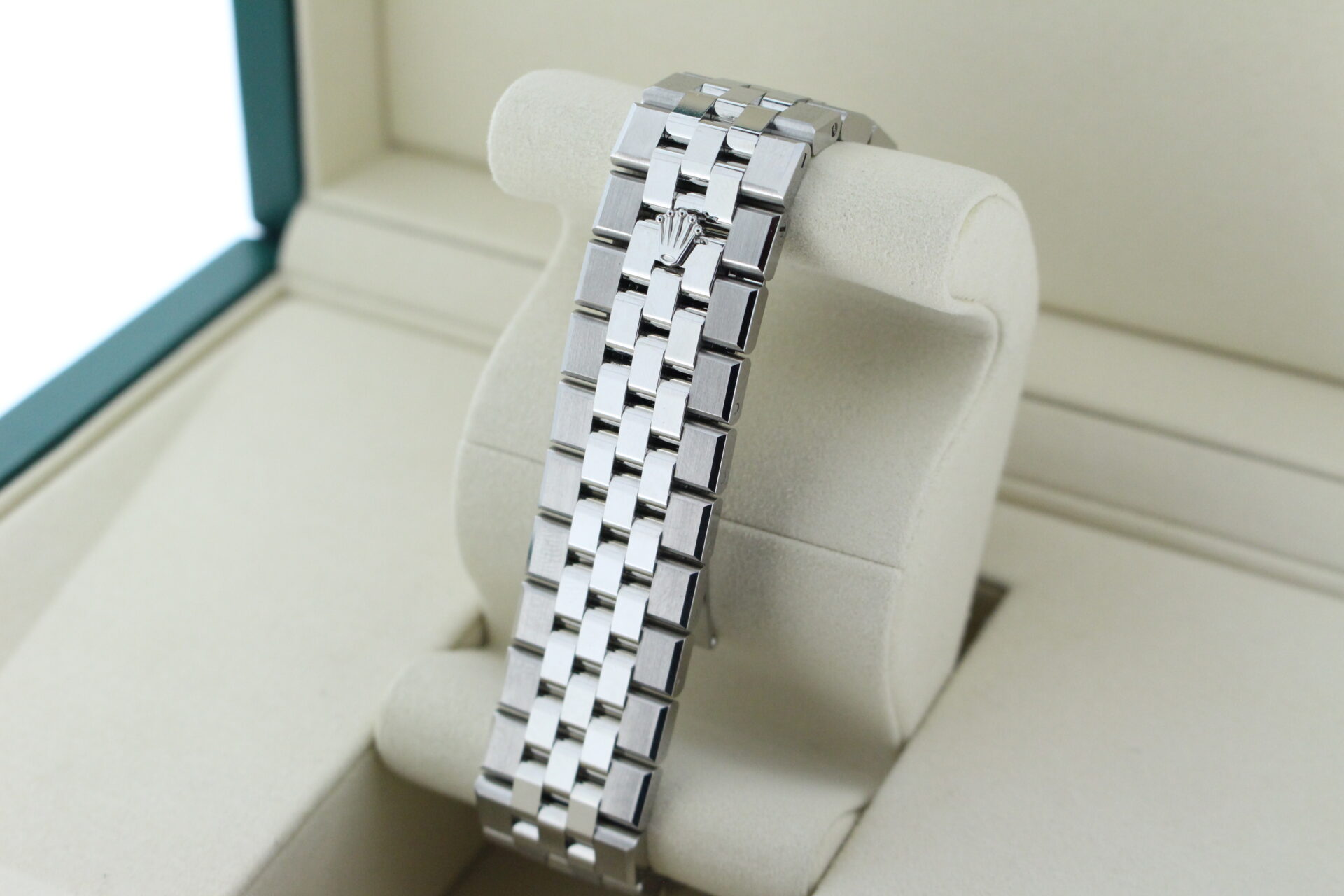 Rolex Land Dweller 40 127334 concealed clasp