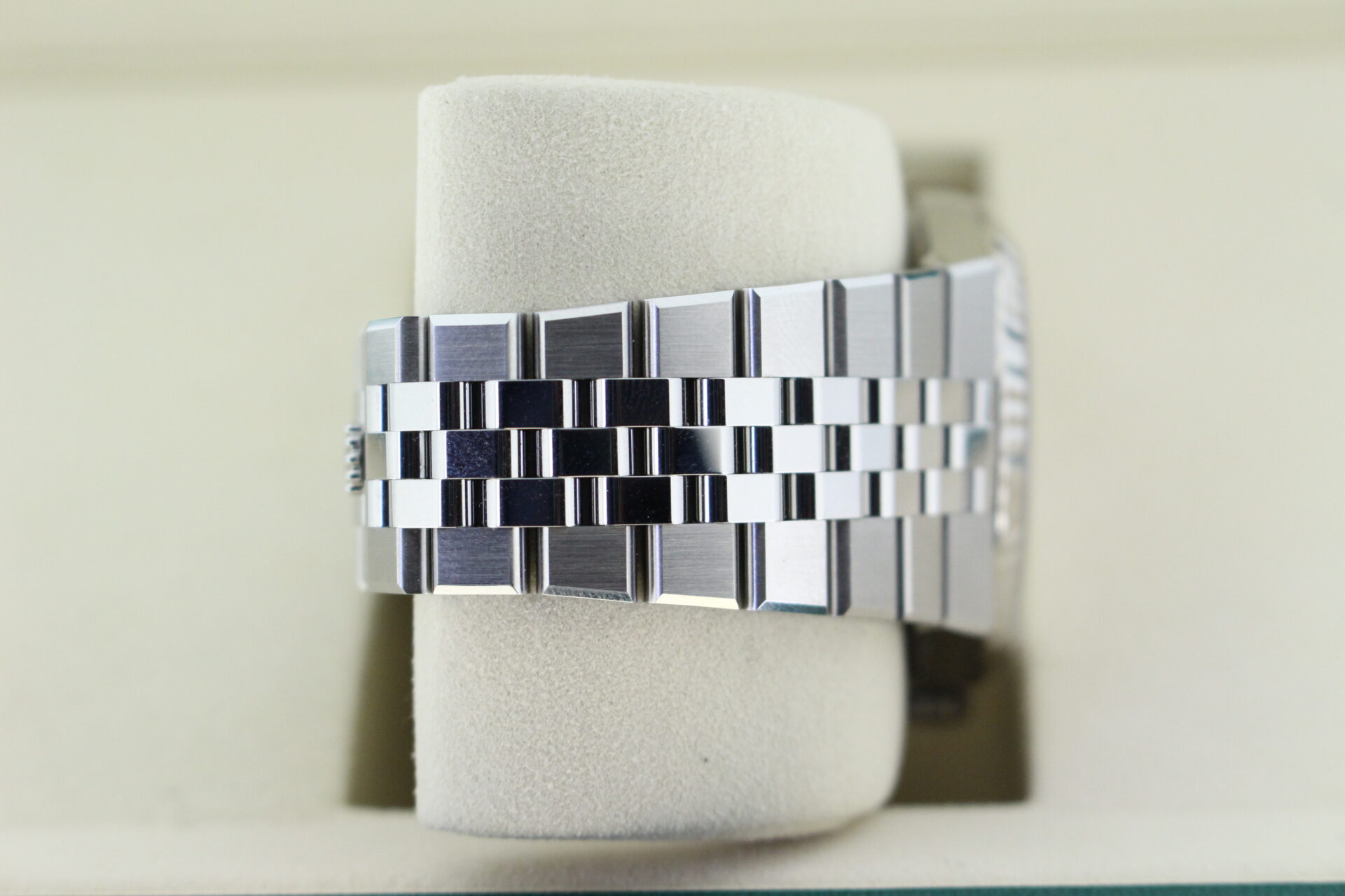 Rolex Land Dweller 40 127334 integrated bracelet