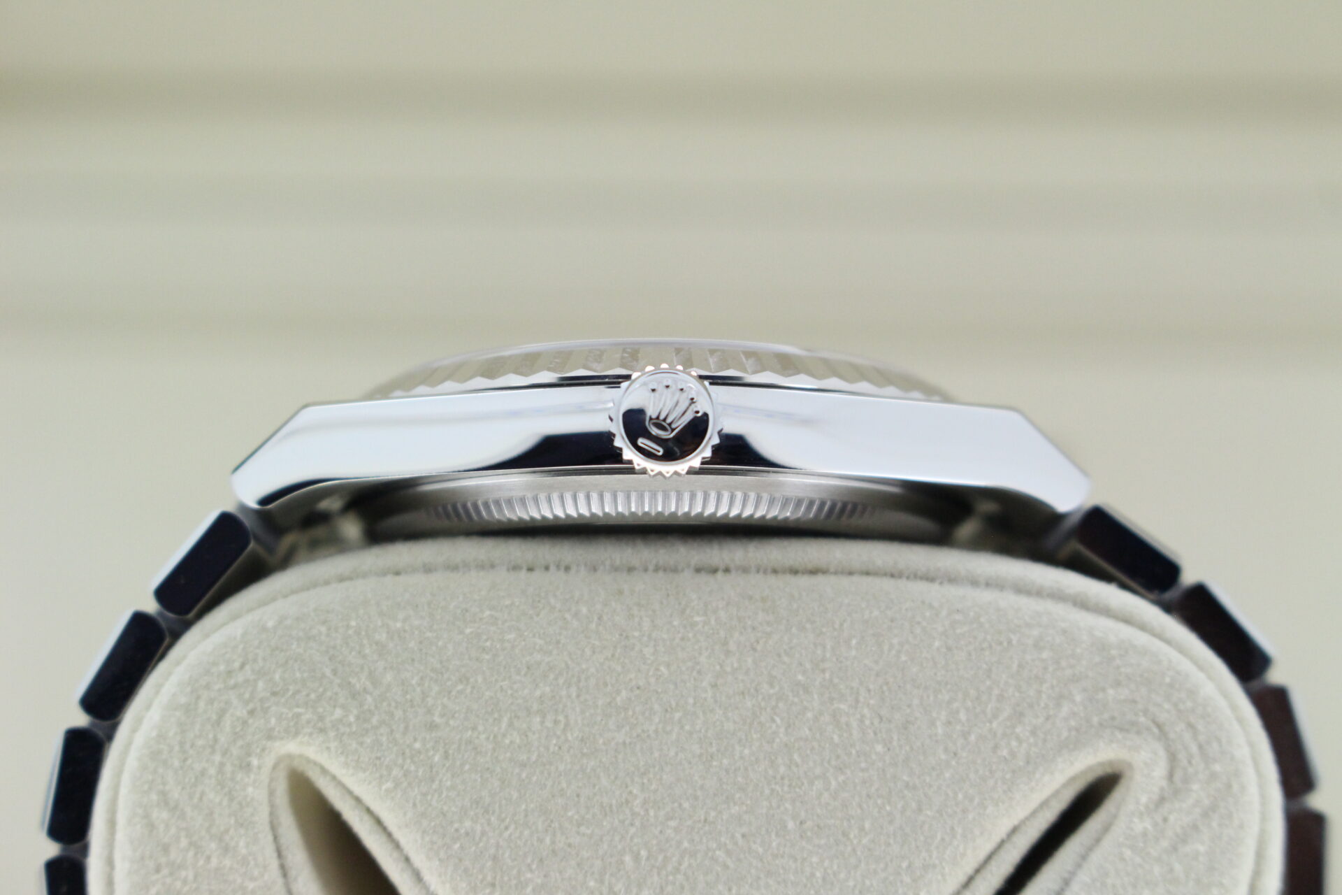Rolex Land Dweller 40 127334 Crown