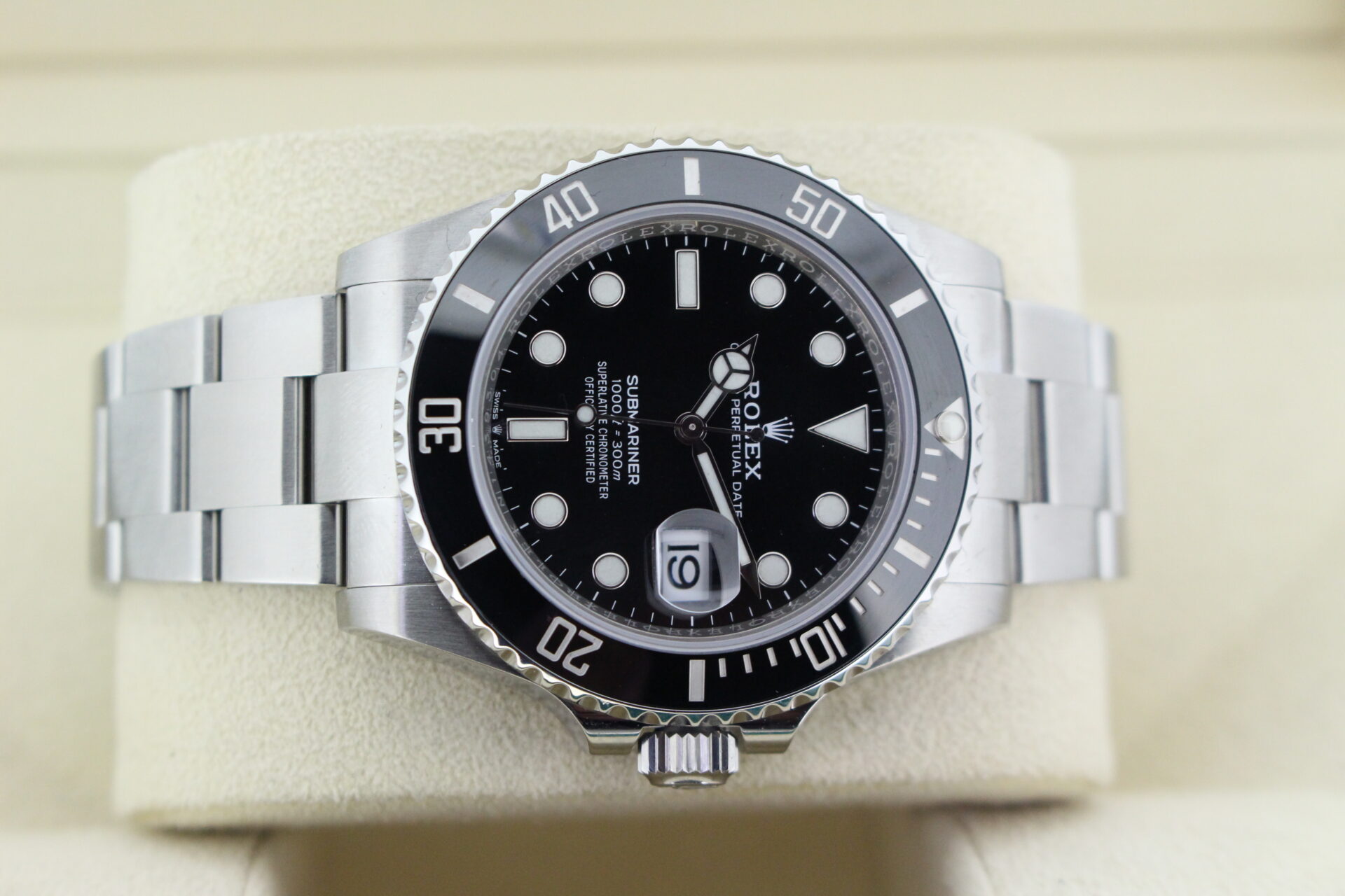 Rolex Submariner Date 41mm 126610LN on it's side