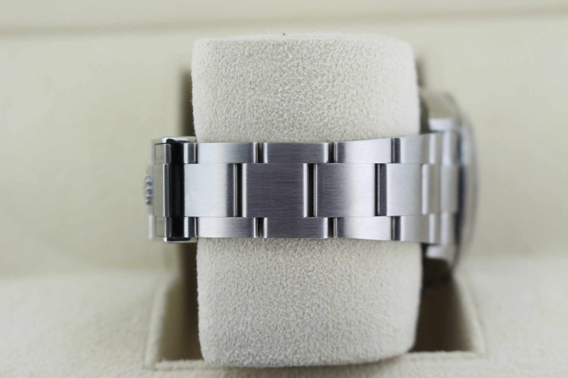Rolex Explorer I 36mm 124270 Oyster bracelet