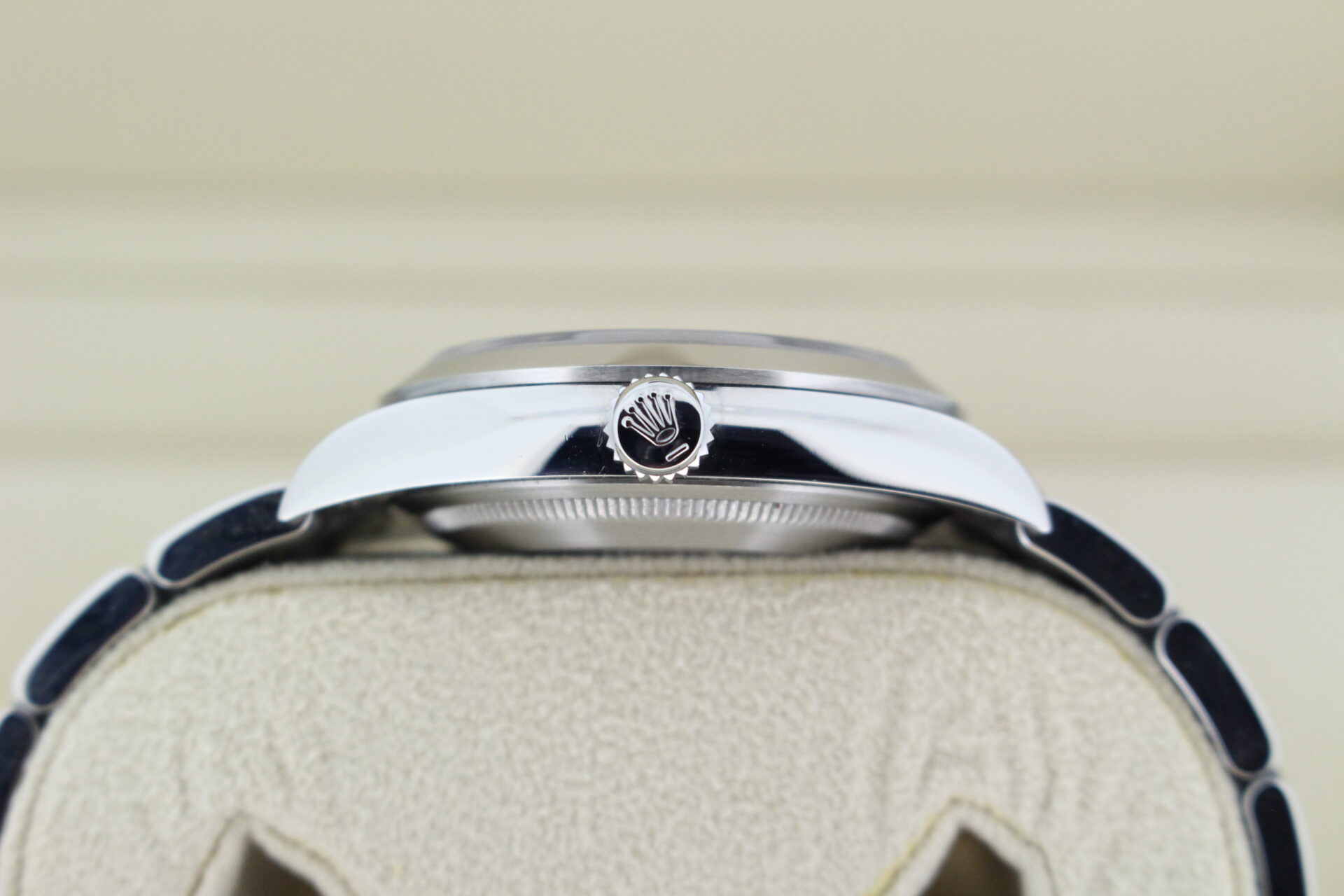 Rolex Explorer I 36mm 124270 crown