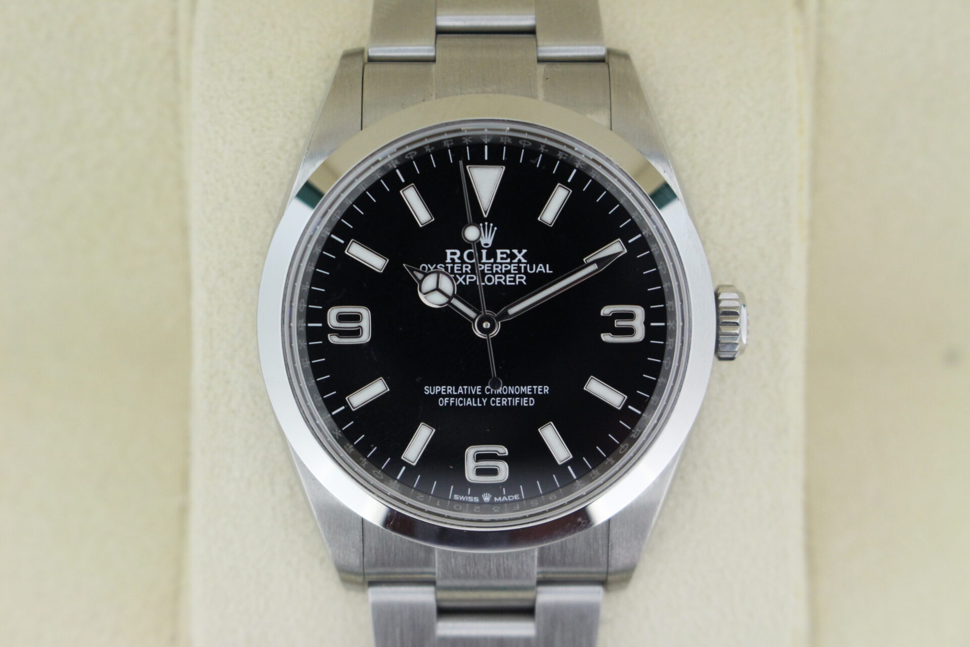 Rolex Explorer I 36mm 124270 watch face