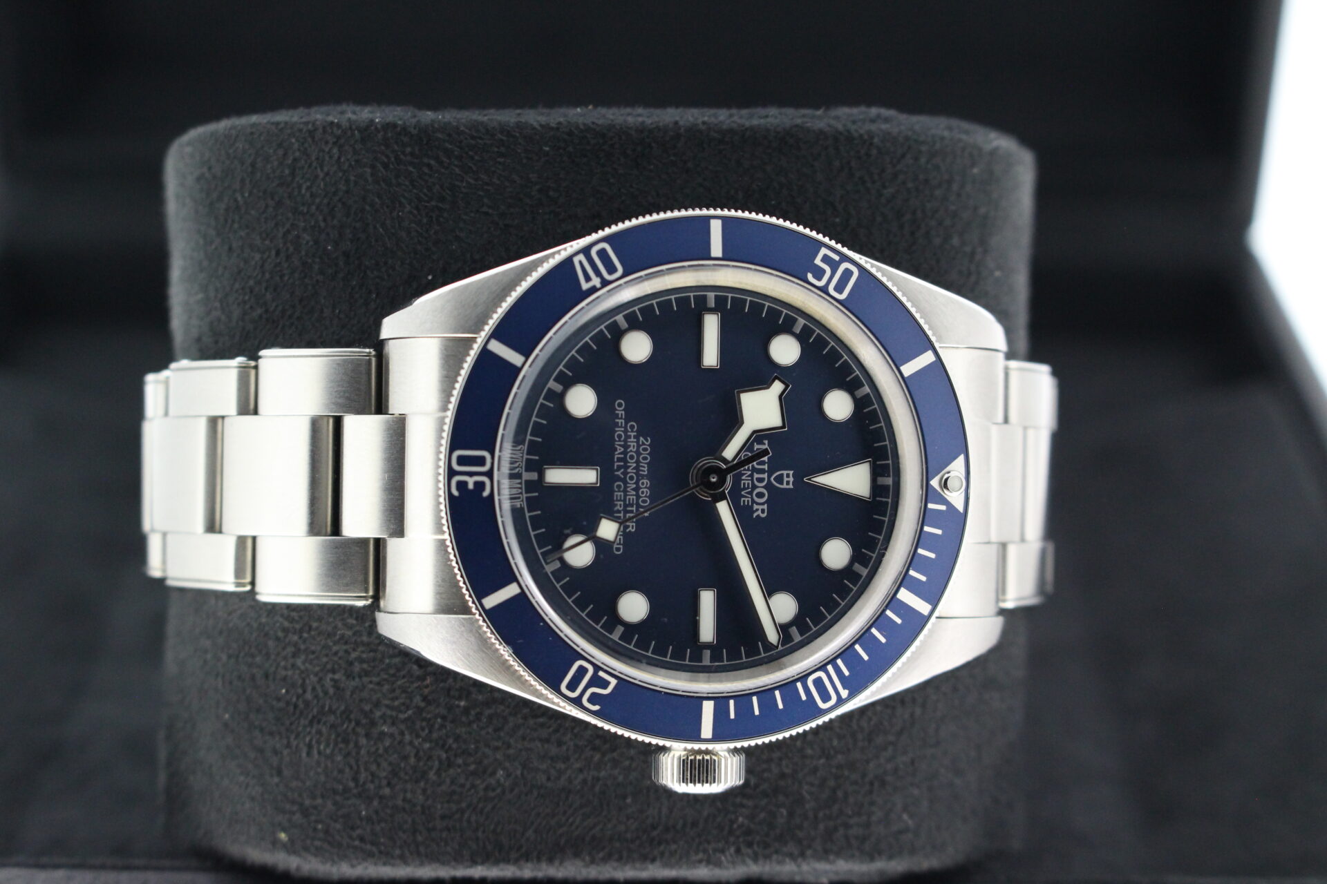 Tudor Black Bay 58 79030B on it's side