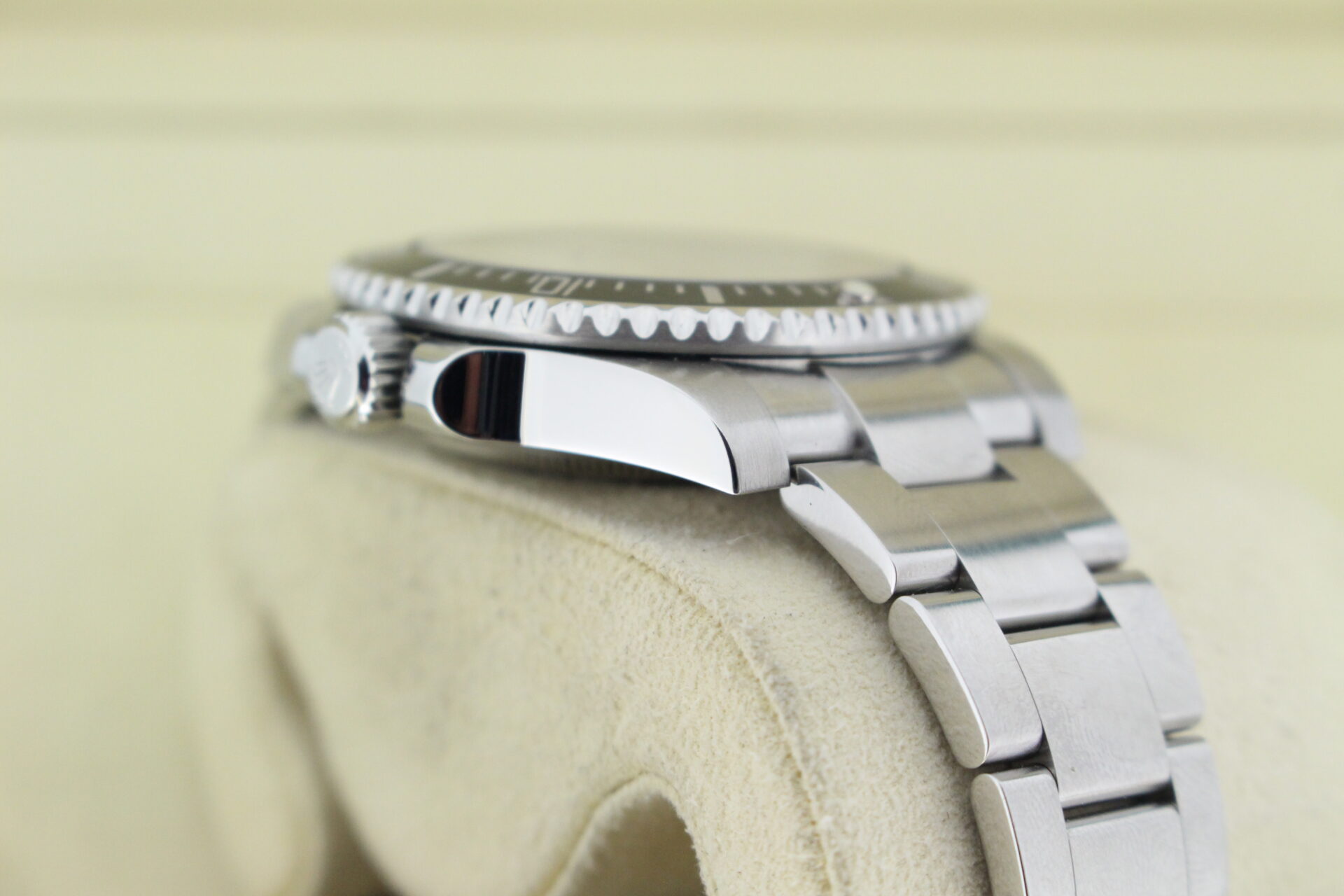 Rolex Submariner No Date 114060 angle of crown