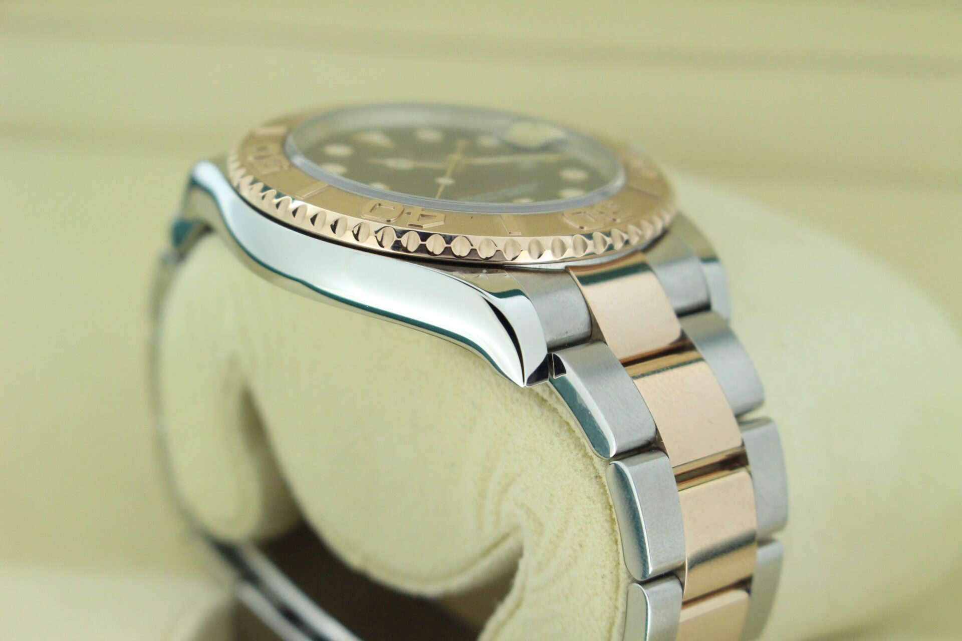 Rolex Yacht-Master 40 126621 Charcoal angle of case