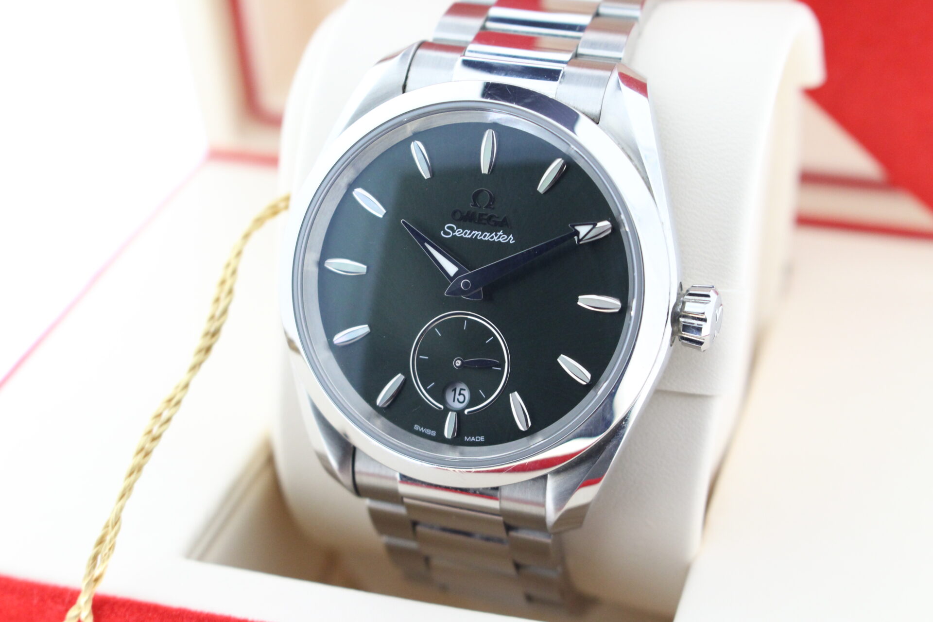 Omega Seamaster Aqua Terra Dark Green 220.10.38.20.10.001 facing towards the left to show the right angle