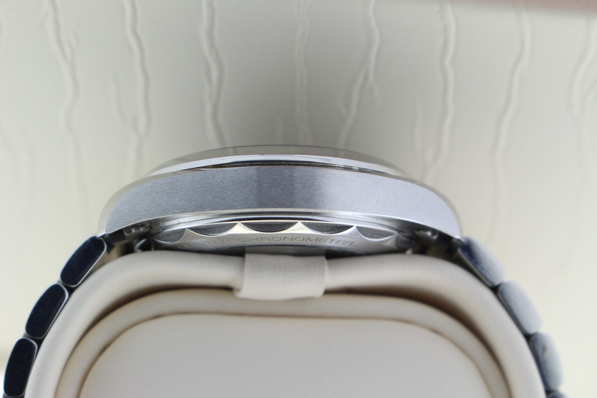Omega Seamaster Aqua Terra Dark Green 220.10.38.20.10.001 case