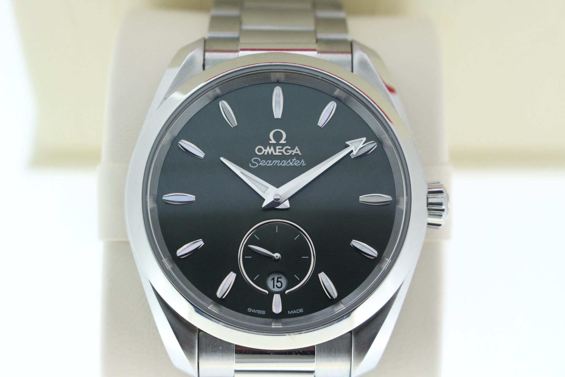 Omega Seamaster Aqua Terra Dark Green 220.10.38.20.10.001 watch face