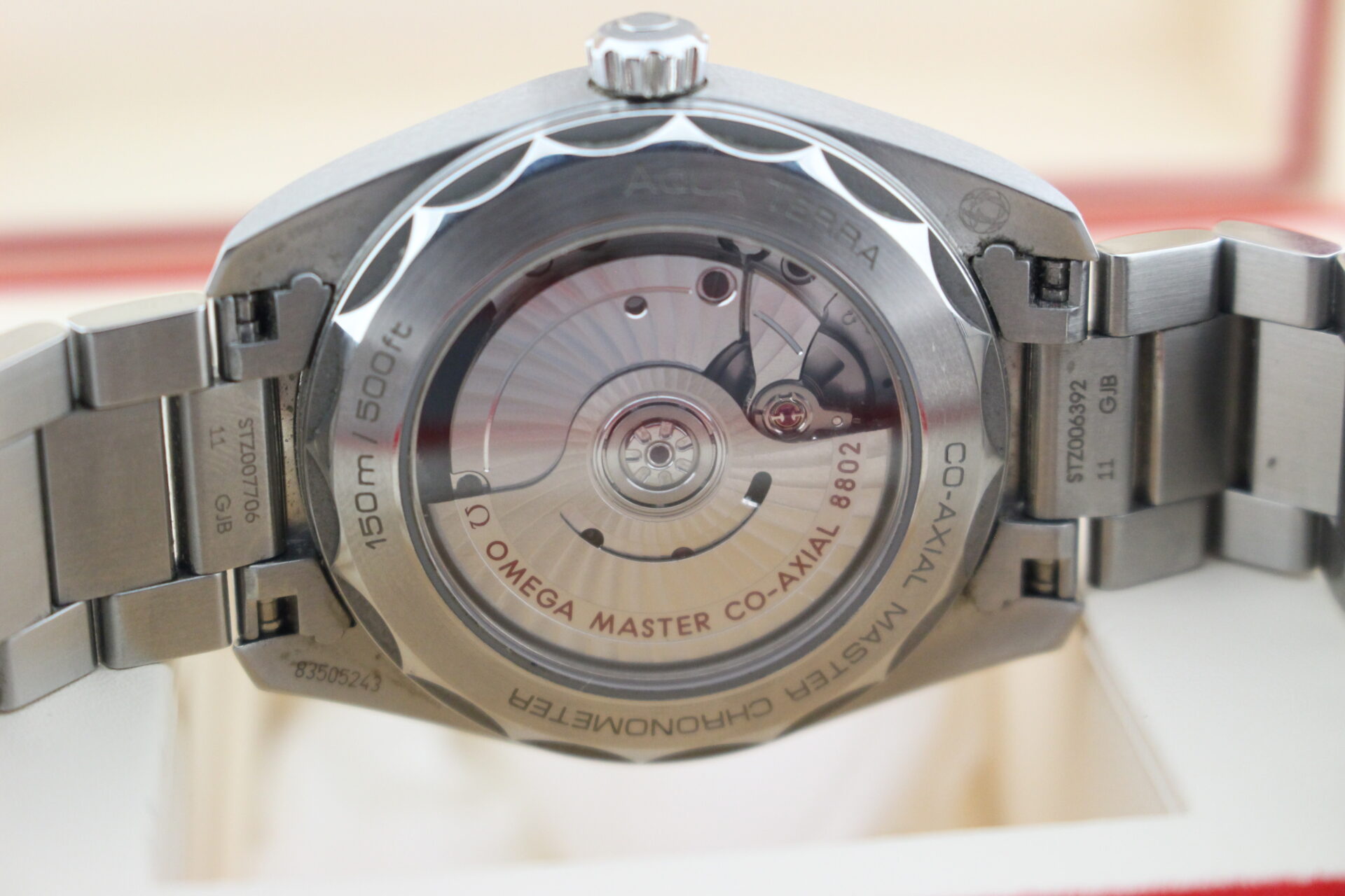 Omega Seamaster Aqua Terra Dark Green 220.10.38.20.10.001 case back
