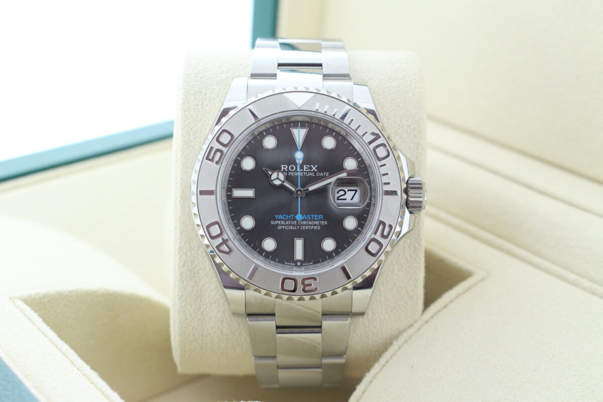 Rolex Yacht-Master 40 126622 turned in it's box