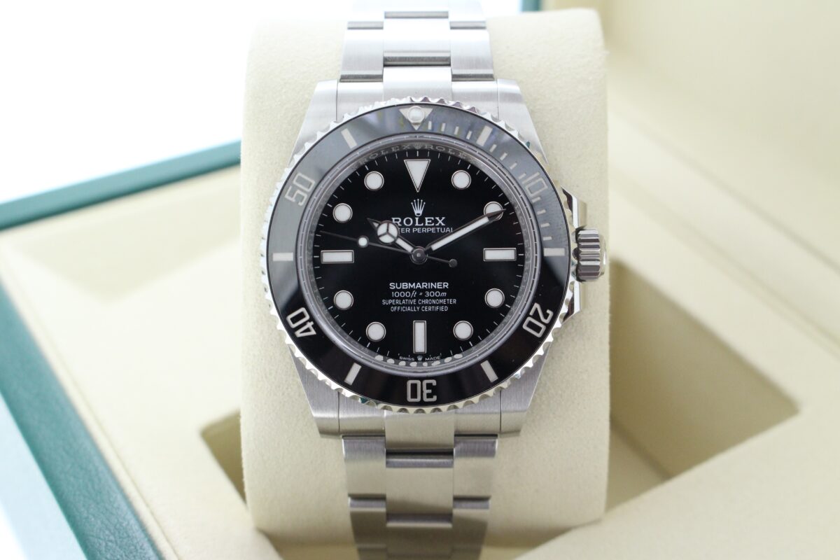 Rolex Submariner No Date 124060 turned in it's box