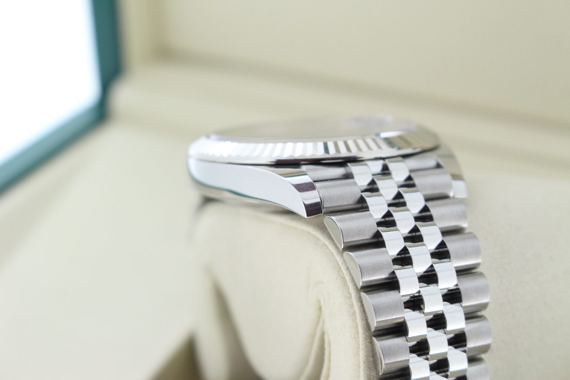 Rolex Datejust 41 Azzurro 'New Release' 126334 angle of case
