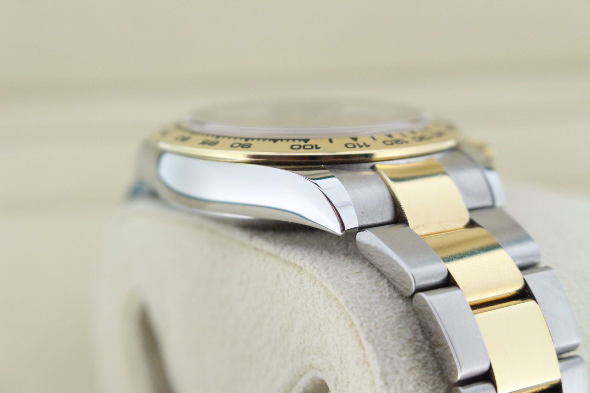 Rolex Daytona Diamond Dial 116503 case