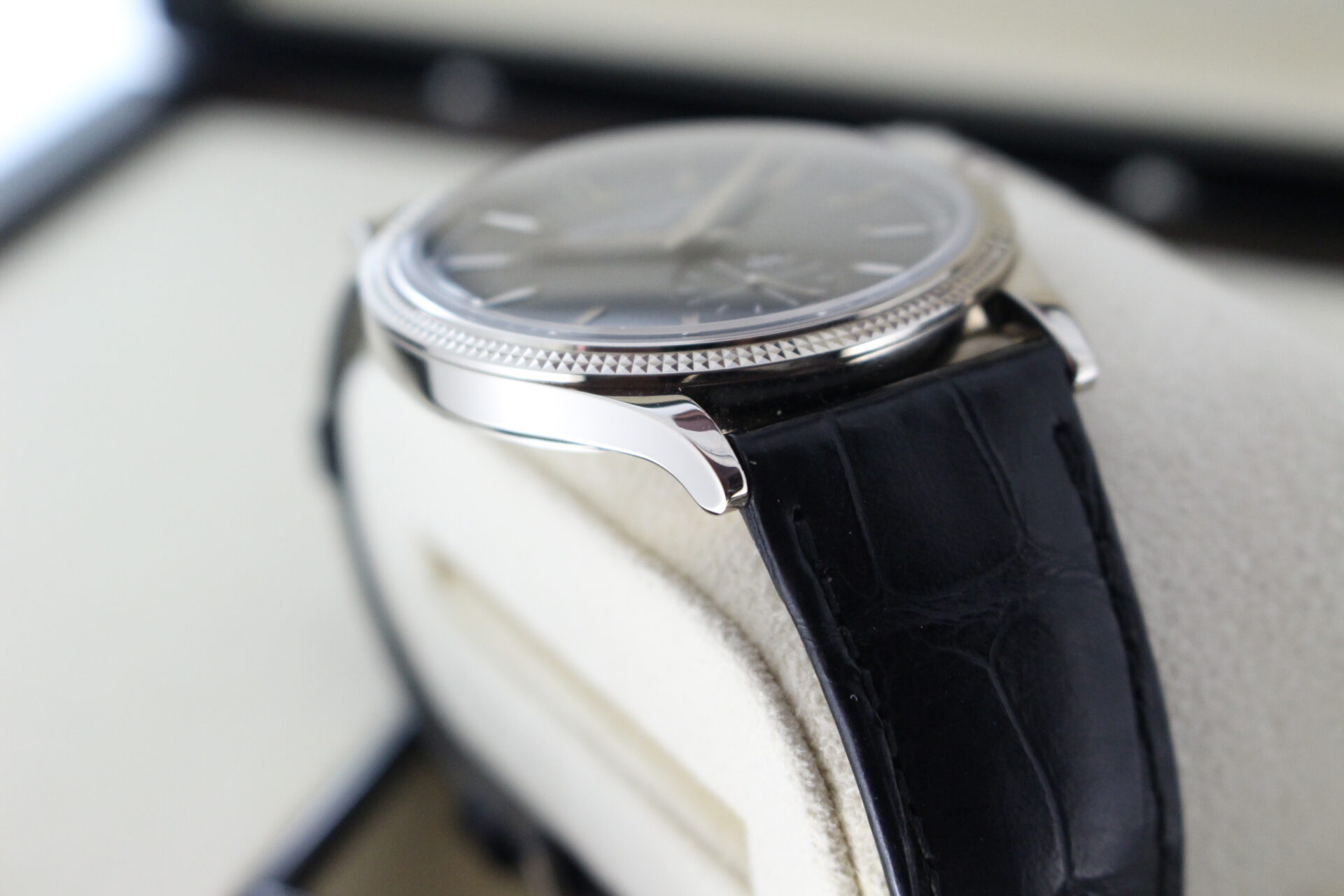 Patek Philippe Calatrava 6119G-001 angle of case