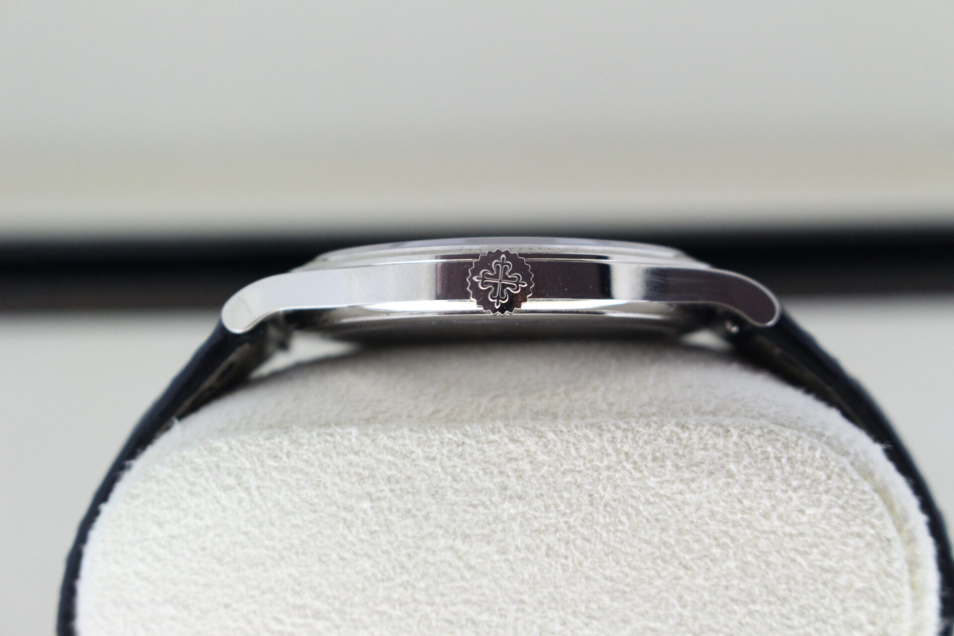 Patek Philippe Calatrava 6119G-001 crown