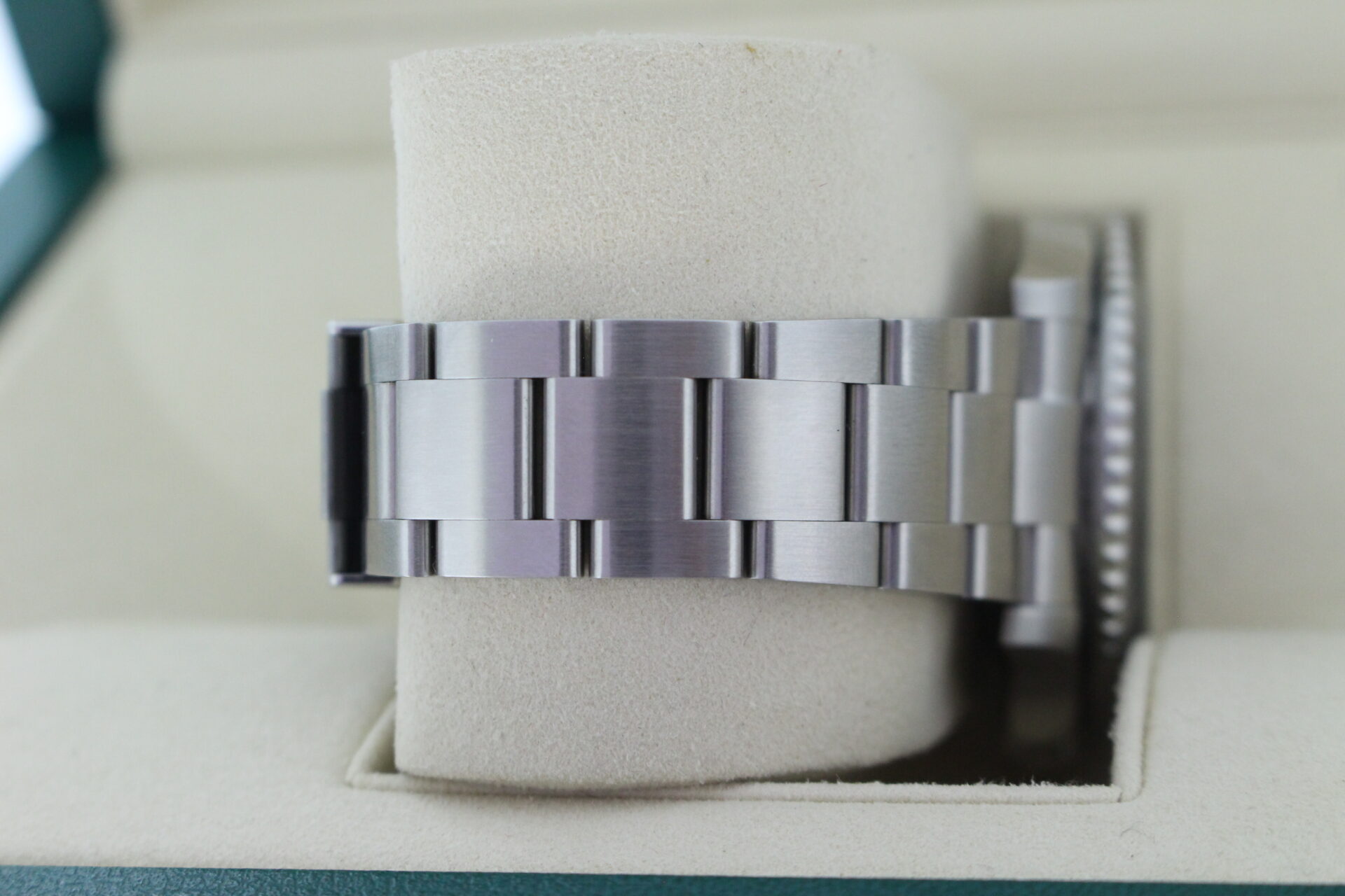 Rolex Submariner No Date 124060 Oyster bracelet