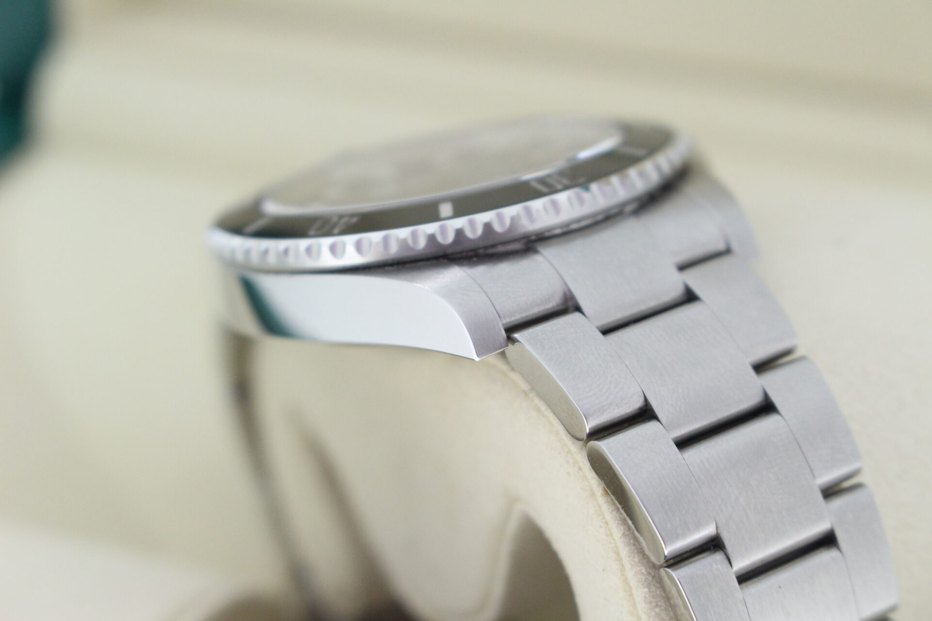 Rolex Submariner No Date 124060 case