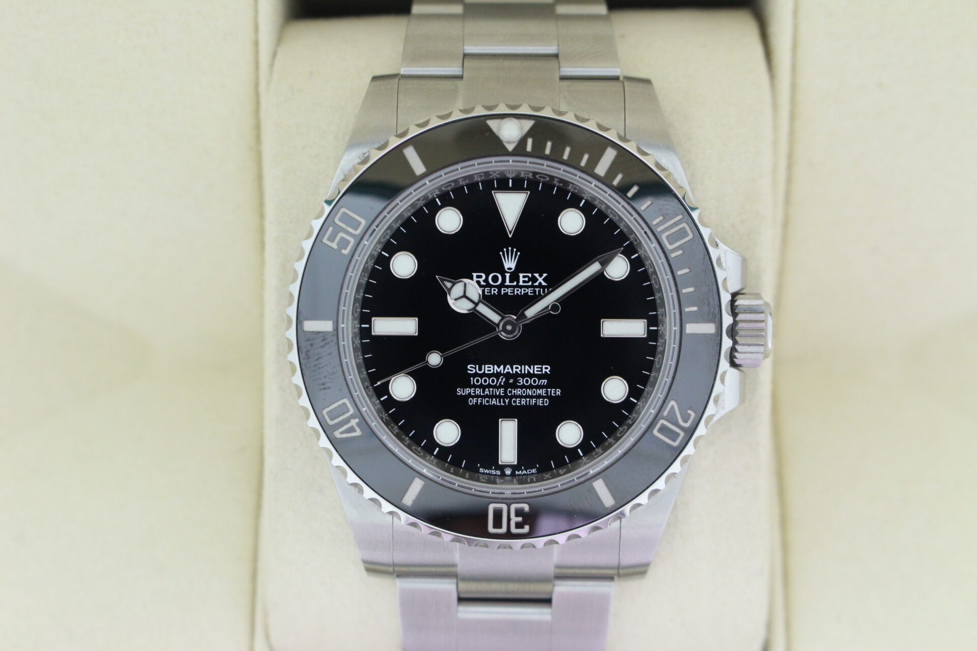 Rolex Submariner No Date 124060 watch face